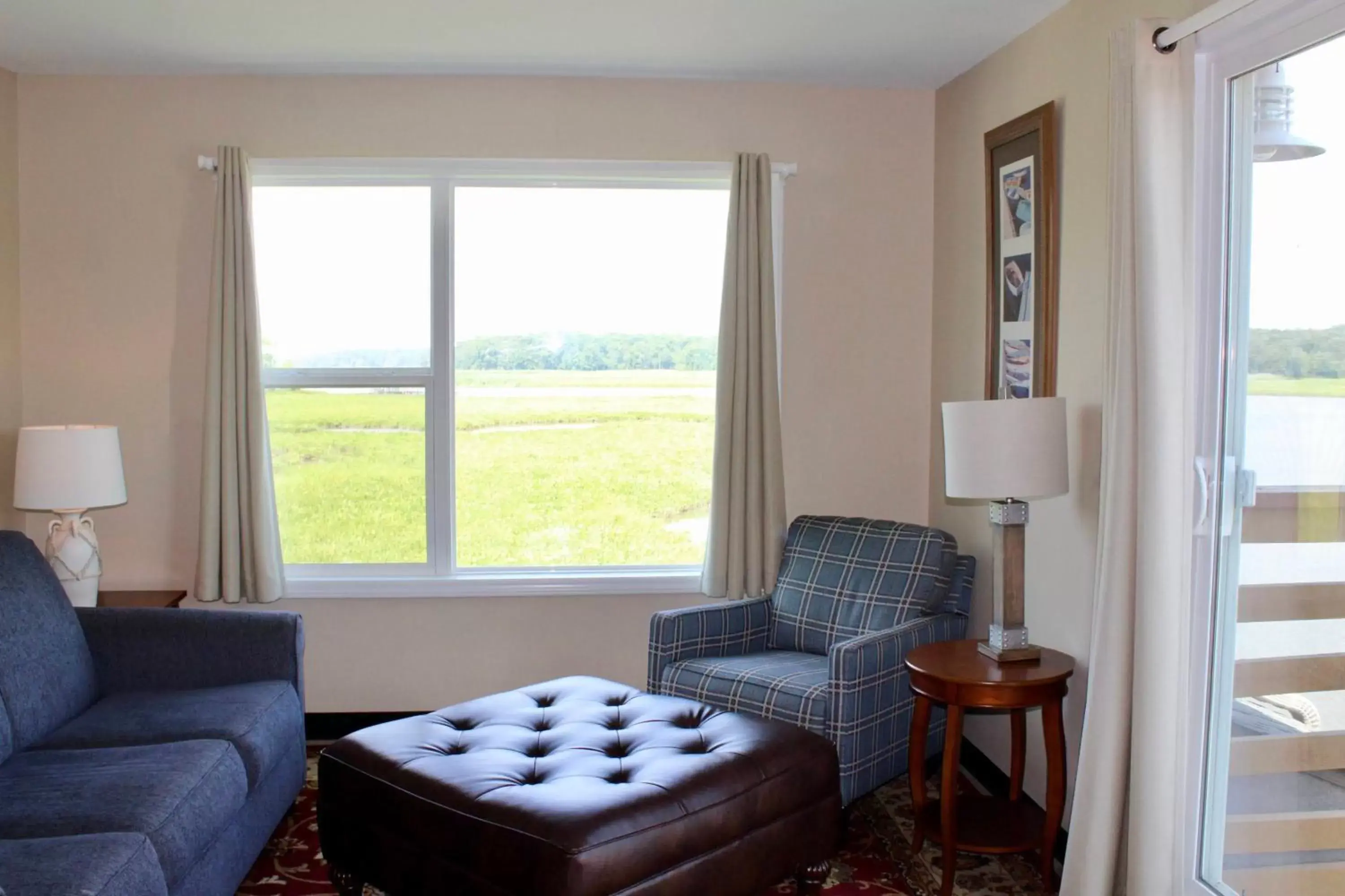 Living room, Seating Area in Surry Seafood Company