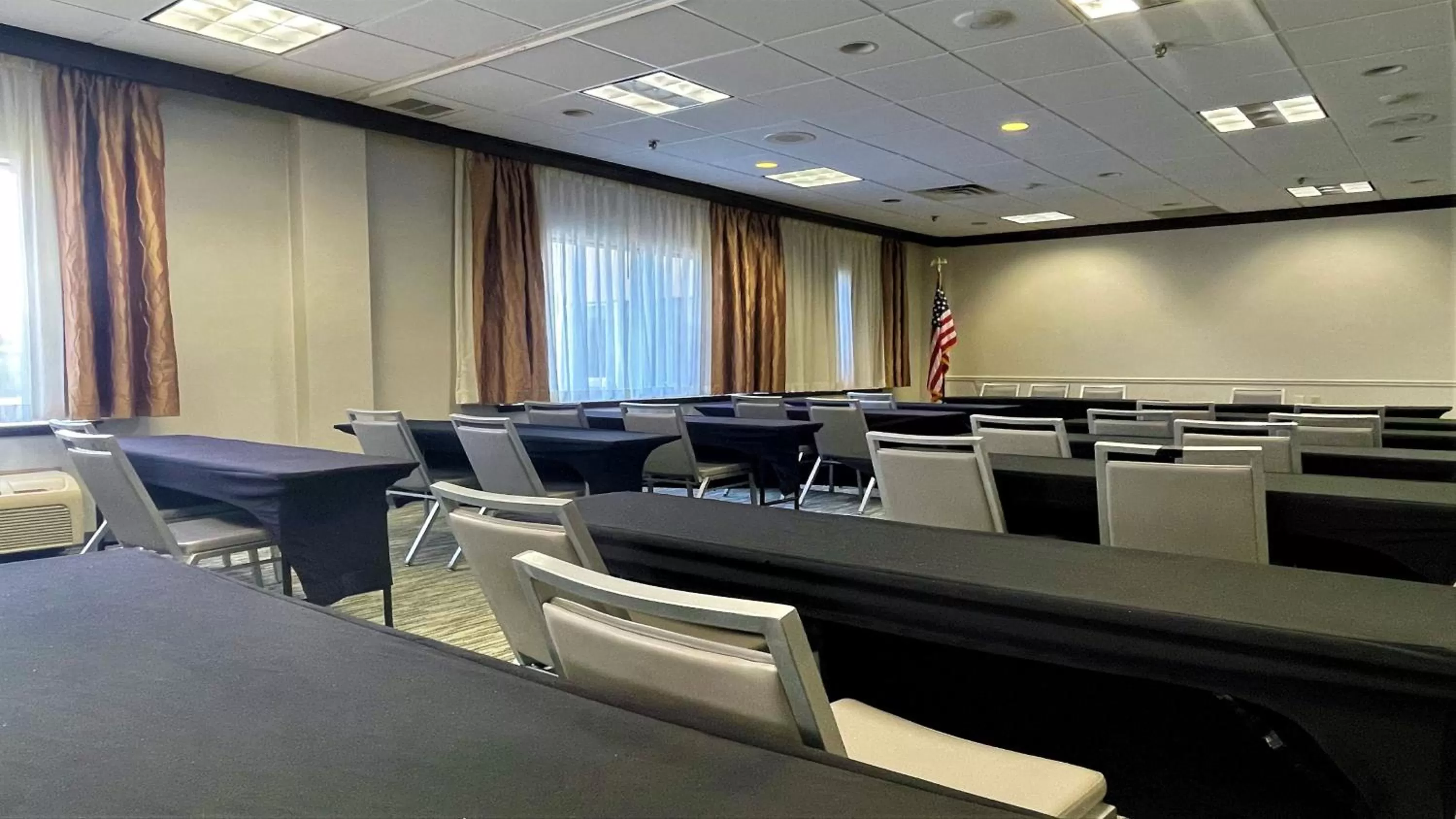 Meeting/conference room in Holiday Inn Clark - Newark by IHG