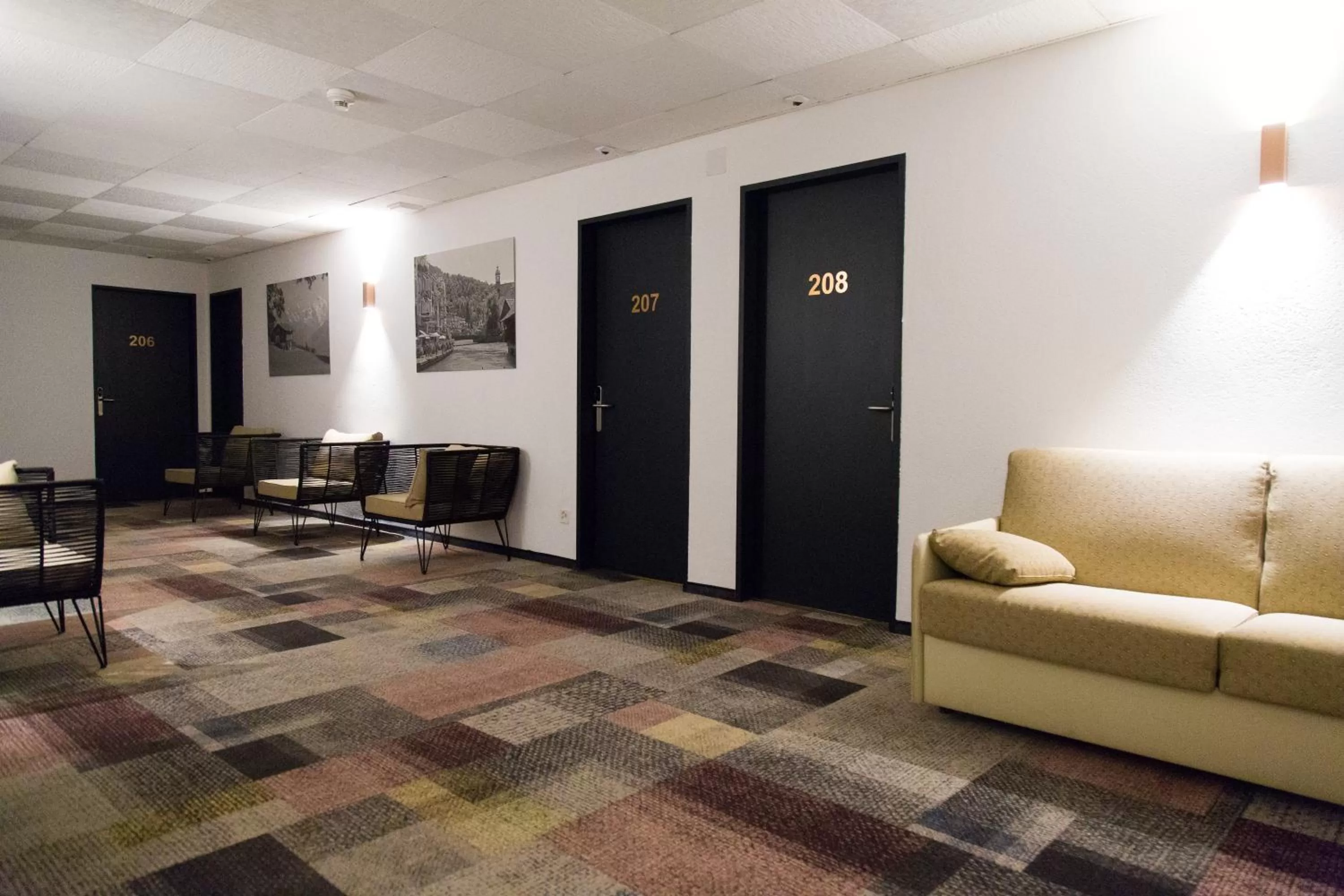 Enjoy 1313AG Hotel Touring