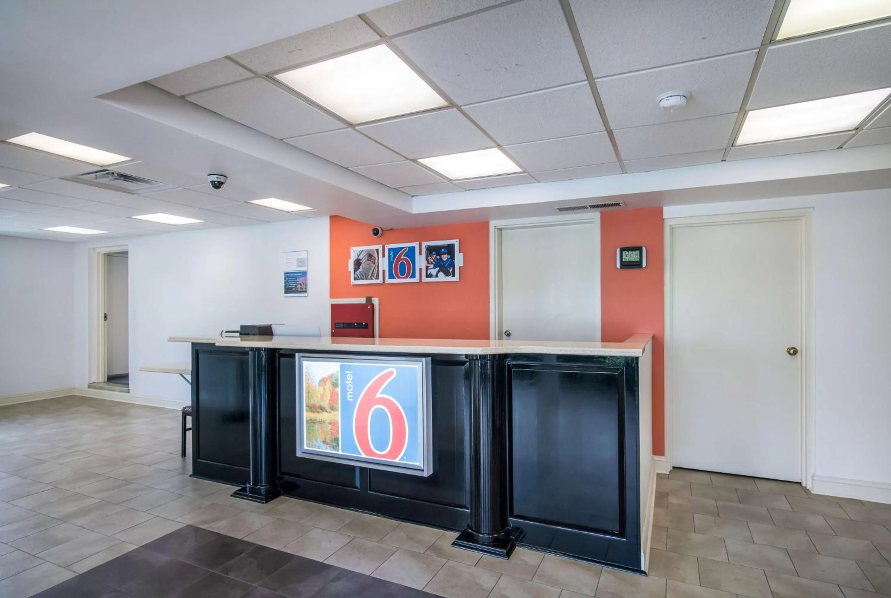 Lobby or reception in Motel 6-London, KY