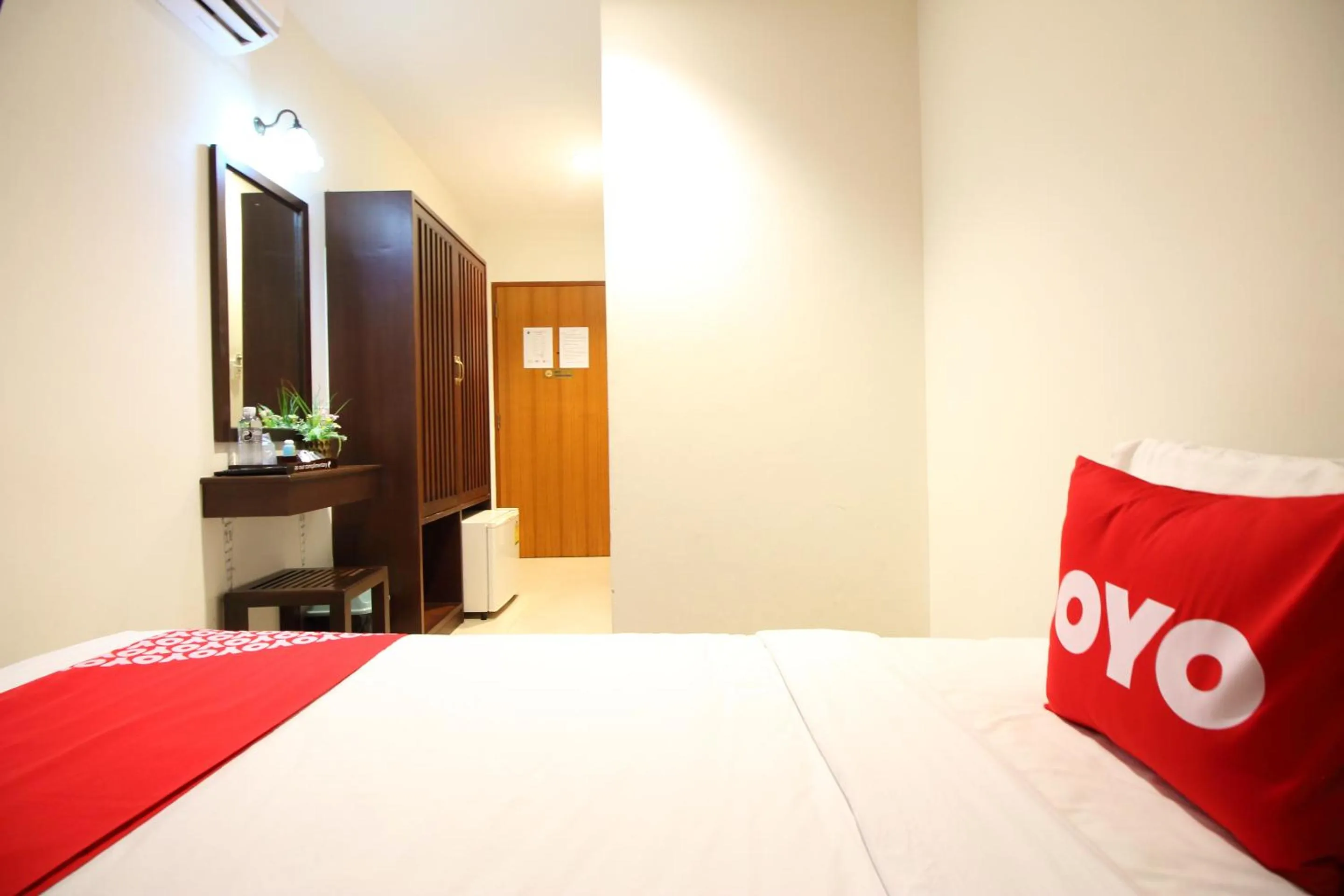 Bedroom, Bed in Pannee Residence @ Dinsor