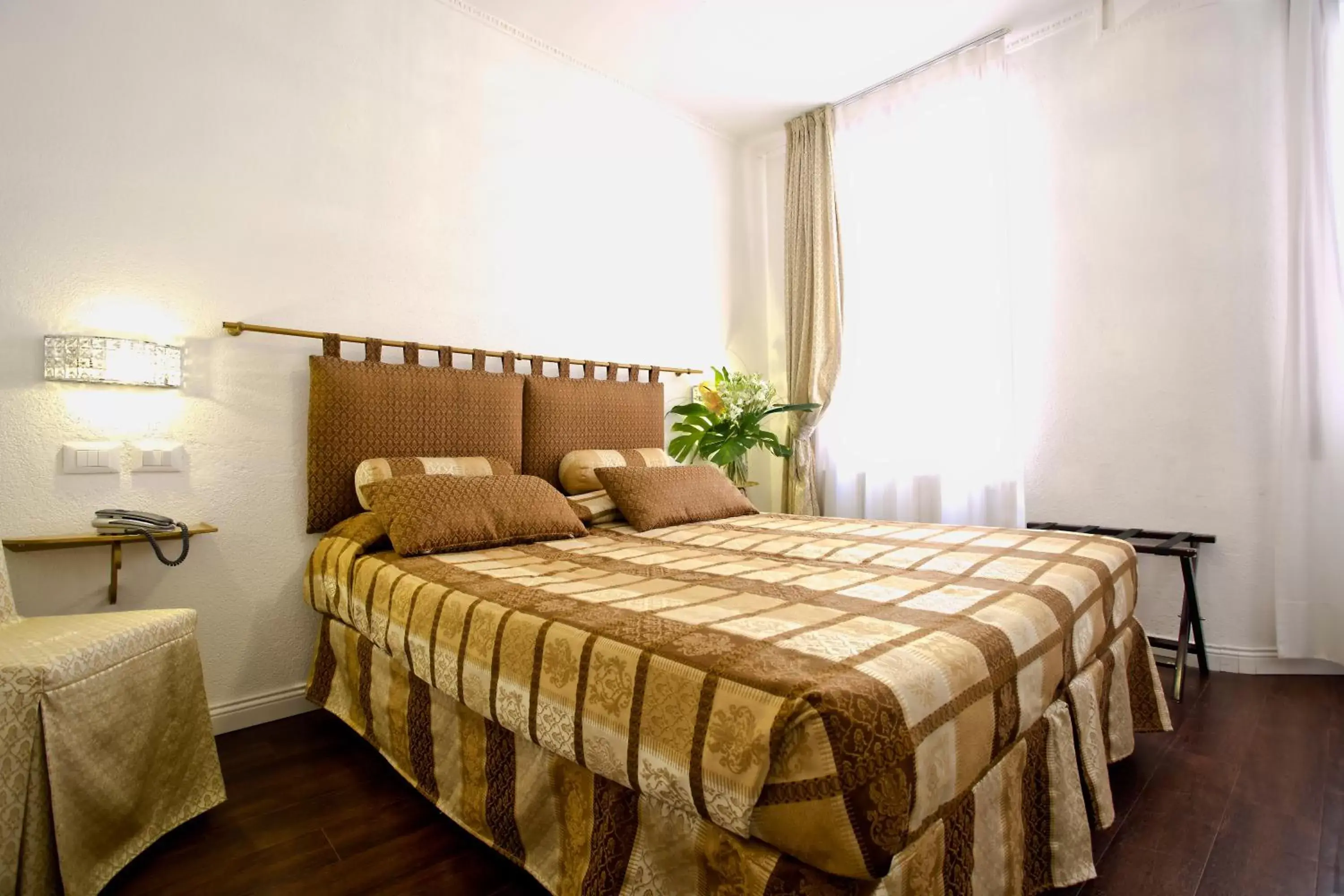 Bedroom, Bed in Albergo Marin