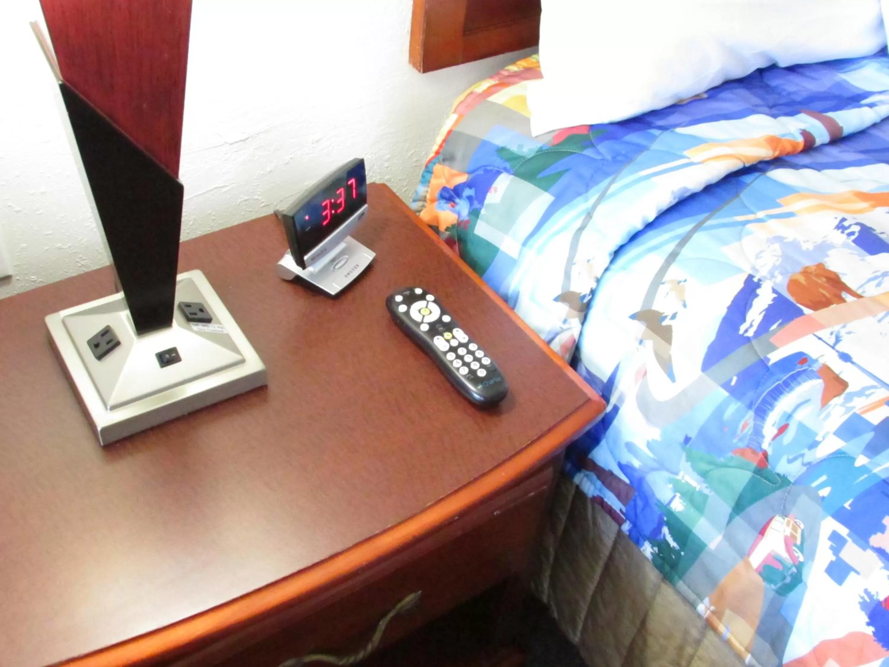 Bed in Parsons Inn Downtown Parsons,Tn