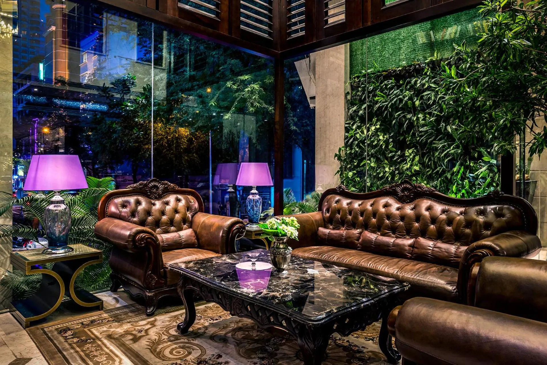 Night in Silverland Jolie Hotel