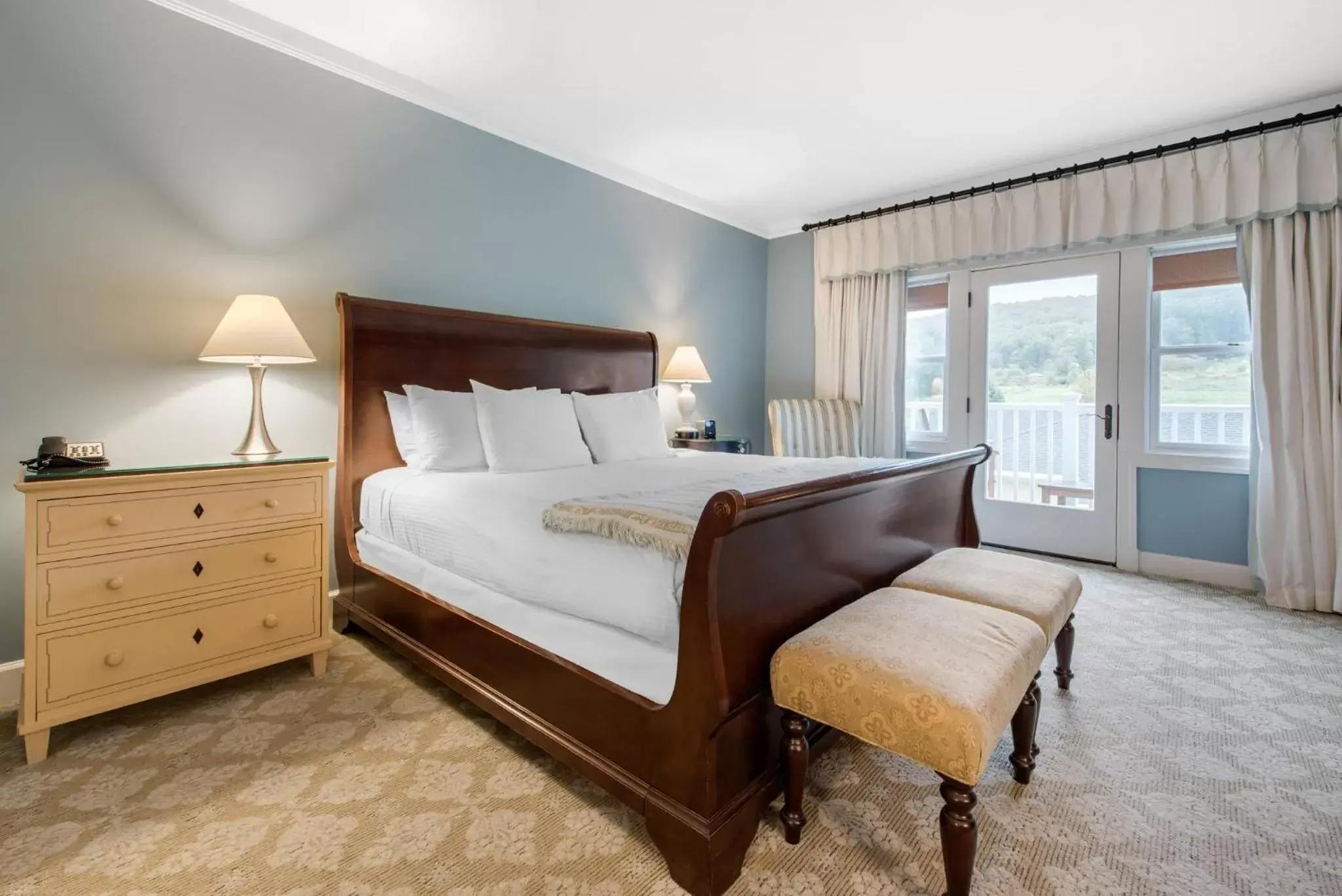 Photo of the whole room, Bed in Omni Bedford Springs Resort