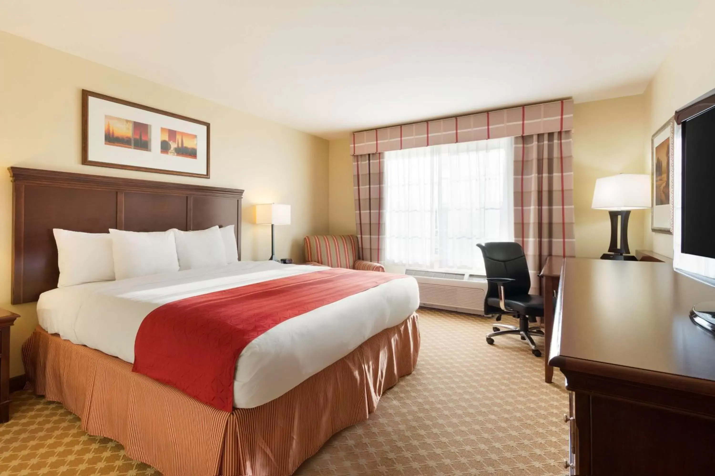 Bed in Country Inn & Suites by Radisson, Covington, LA