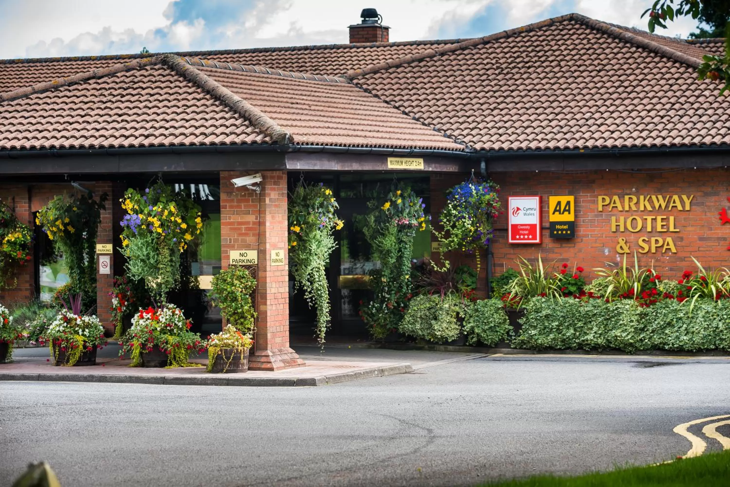Facade/entrance in Parkway Hotel &amp; Spa