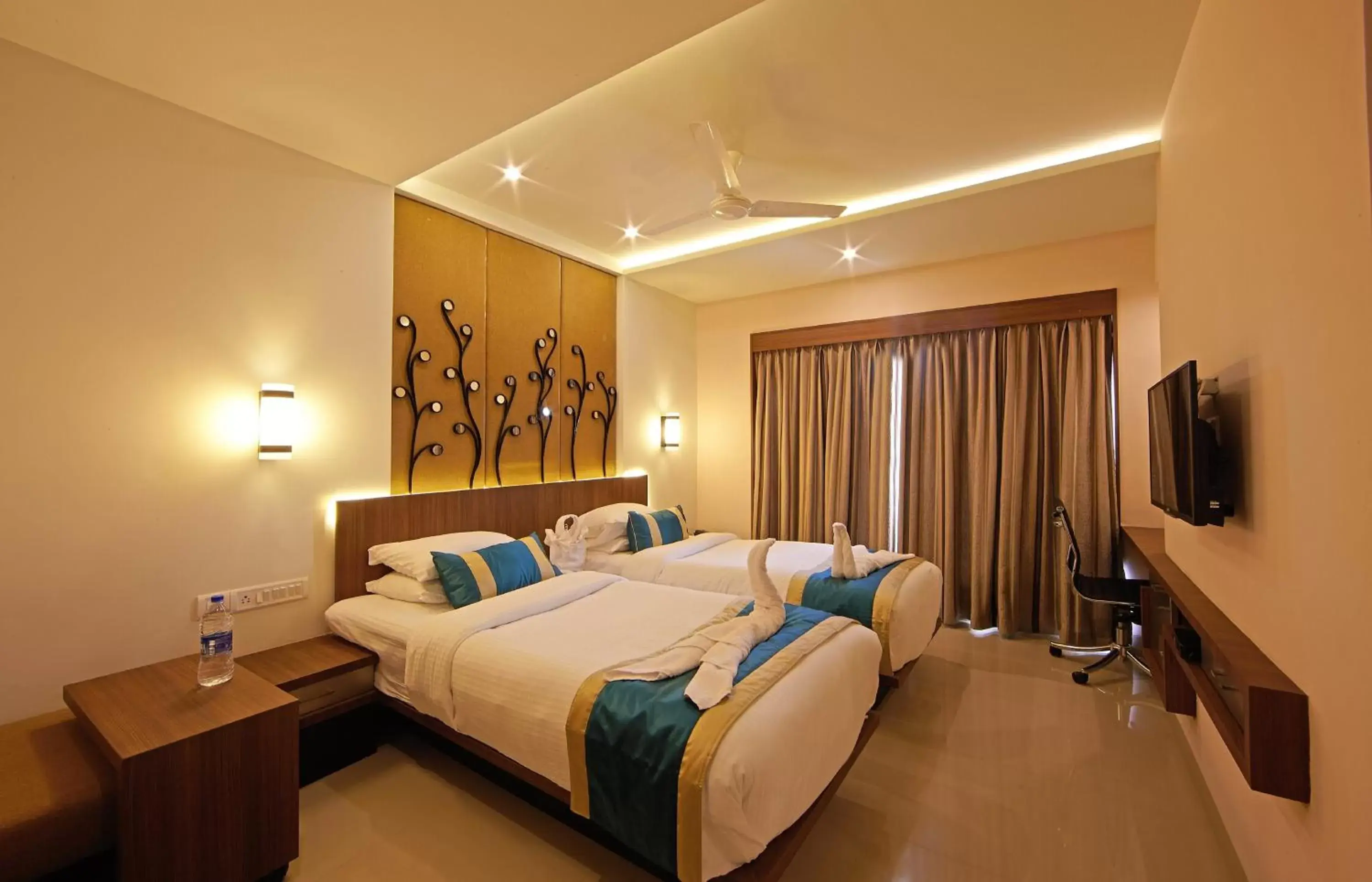 Photo of the whole room, Bed in Golden Fruits Business Suites