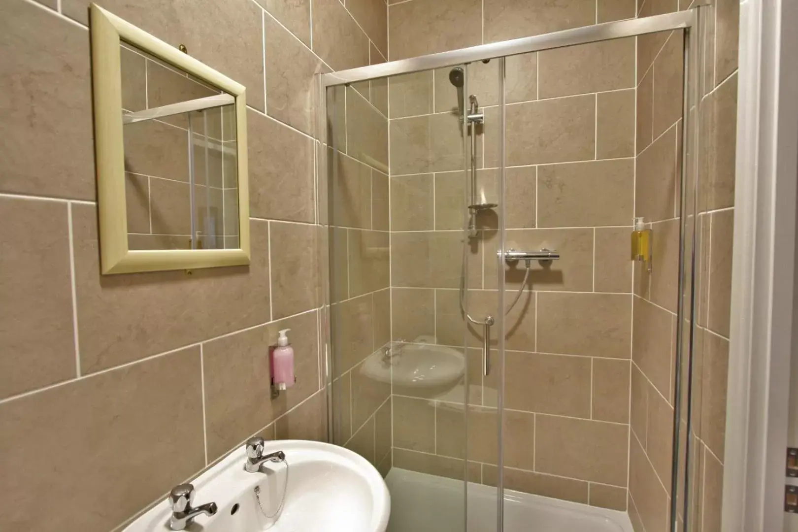 Shower, Bathroom in New County Hotel & Serviced Apartments by RoomsBooked