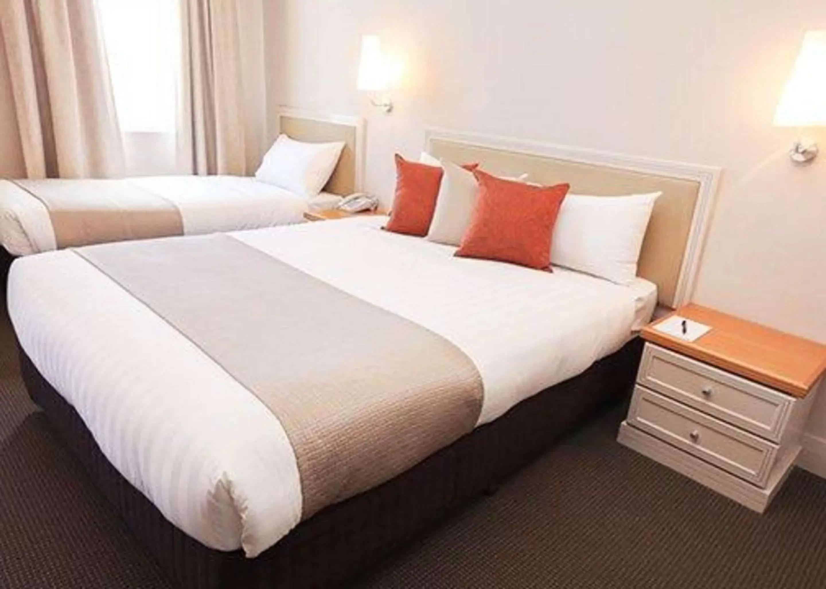 Bedroom, Bed in Quality Hotel Mildura Grand