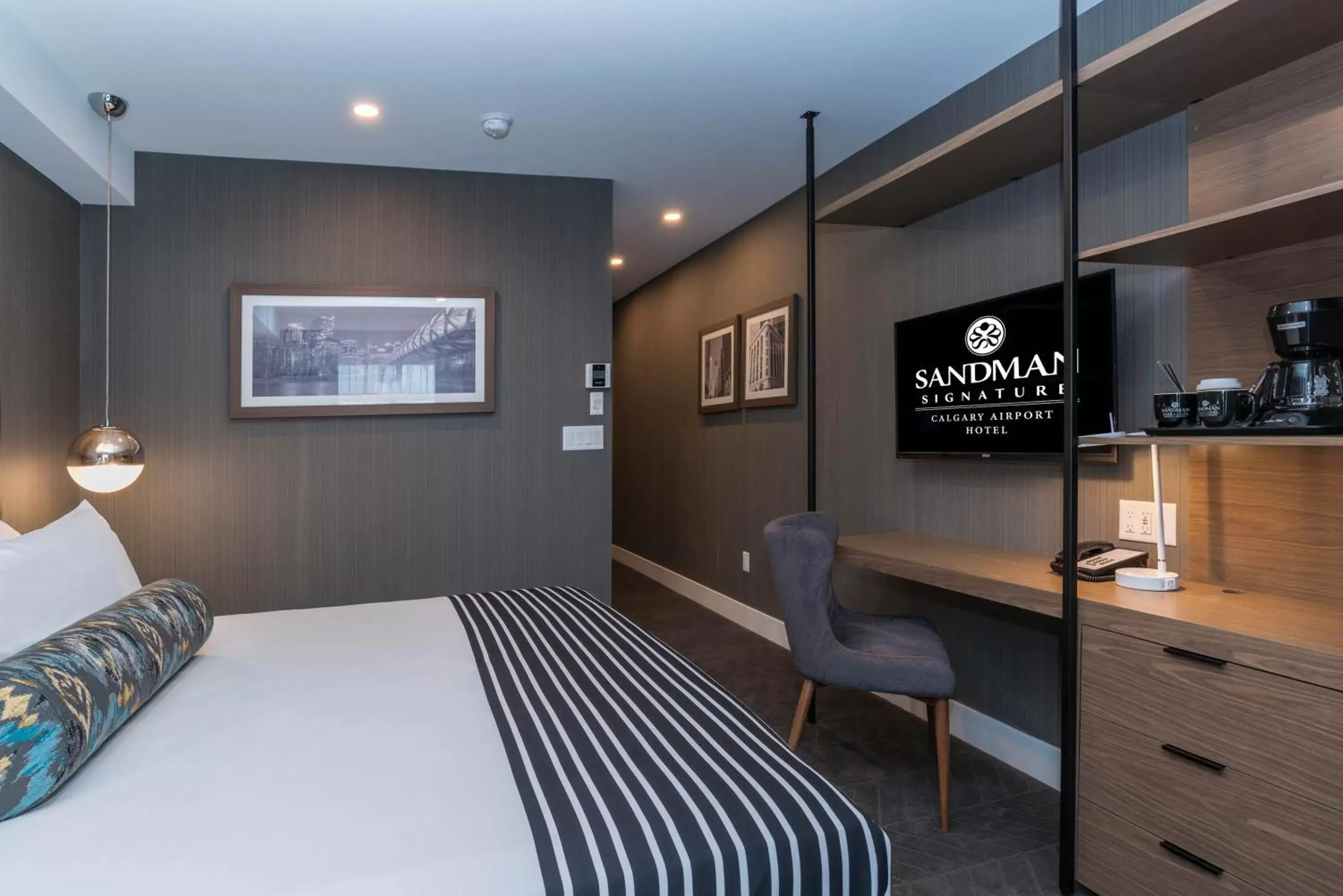 Photo of the whole room in Sandman Signature Calgary Airport Hotel