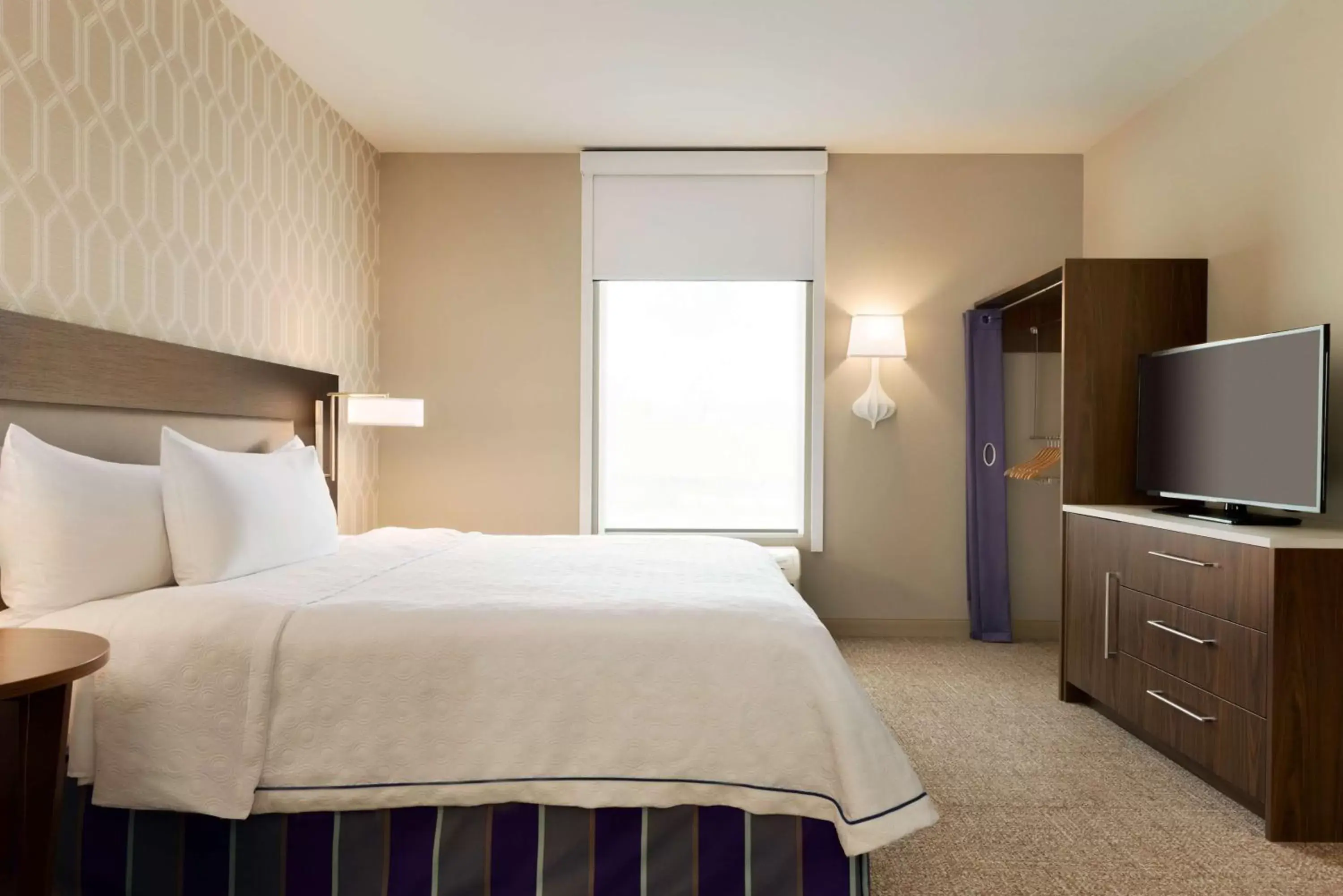 Bed in Home2 Suites By Hilton Menomonee Falls Milwaukee