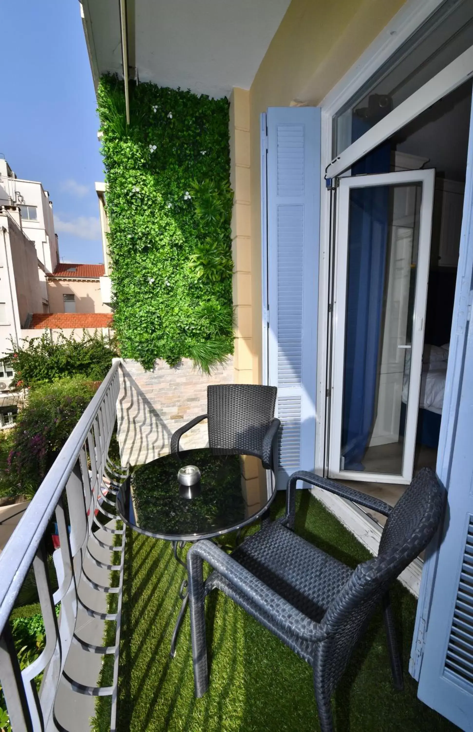 Balcony/Terrace in Hôtel de Provence