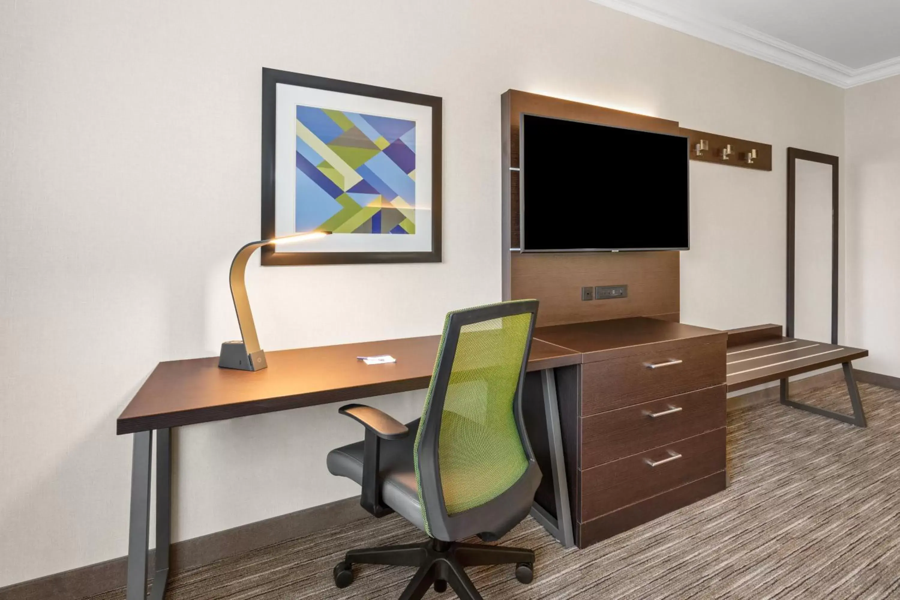 Photo of the whole room, TV/Entertainment Center in Holiday Inn Express Hotel & Suites Klamath Falls Central, an IHG Hotel