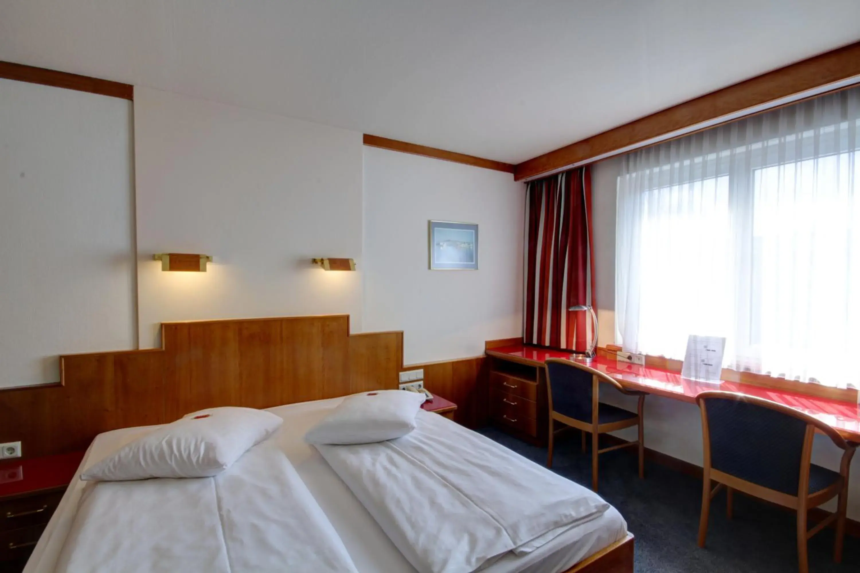 Photo of the whole room, Bed in Vienna Sporthotel