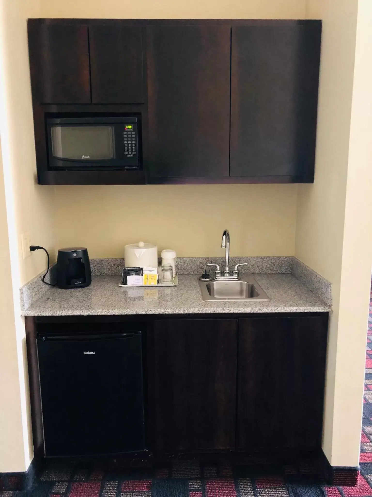 Food and drinks, Bathroom in Wingate by Wyndham Lake Charles Casino Area
