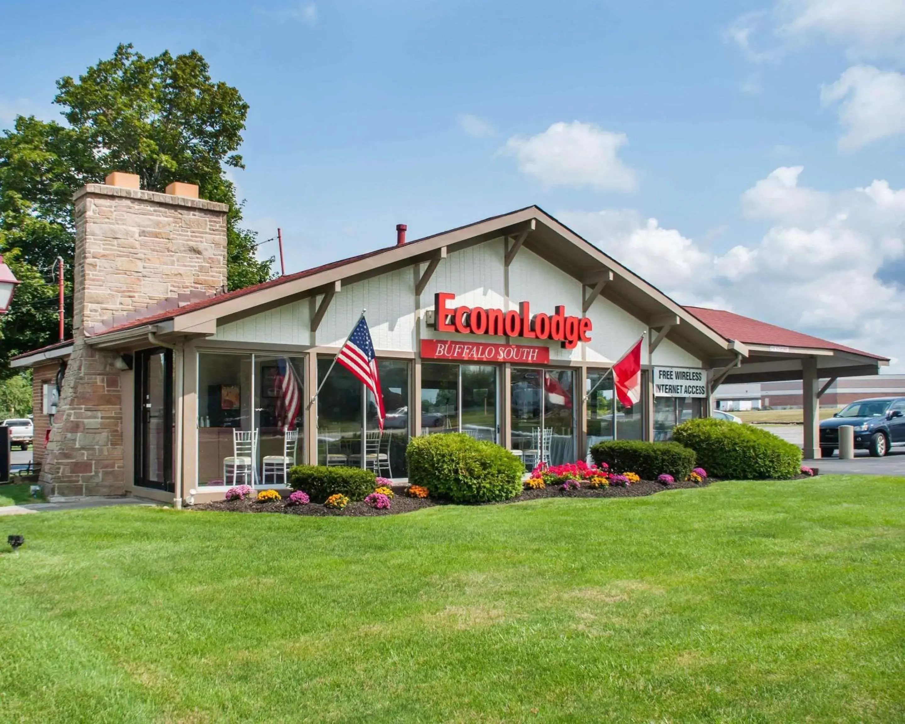 Property Building in Econo Lodge Buffalo South