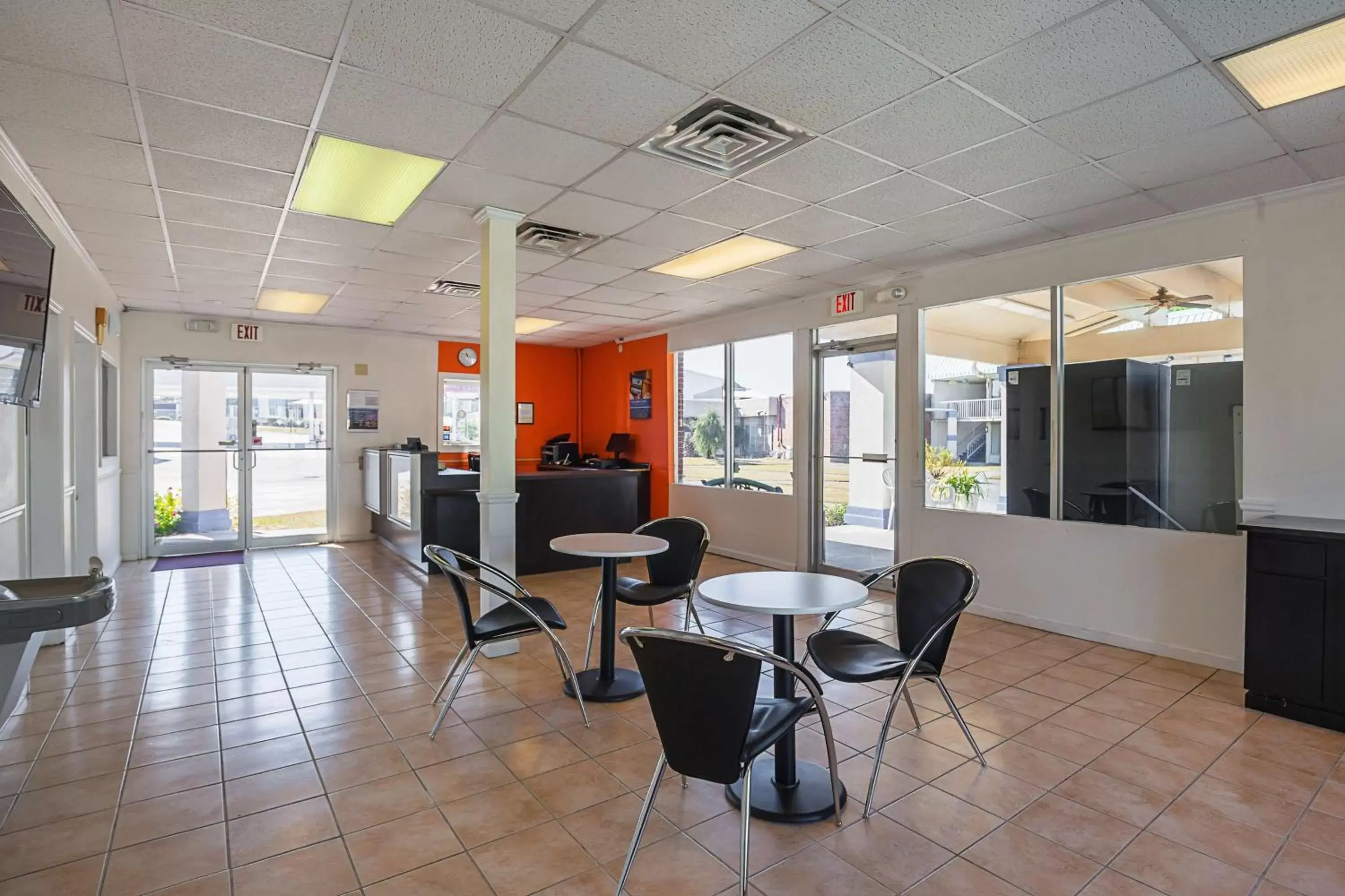 Lobby or reception in Motel 6-Tifton, GA Lobby or reception in Motel 6-Tifton, GA