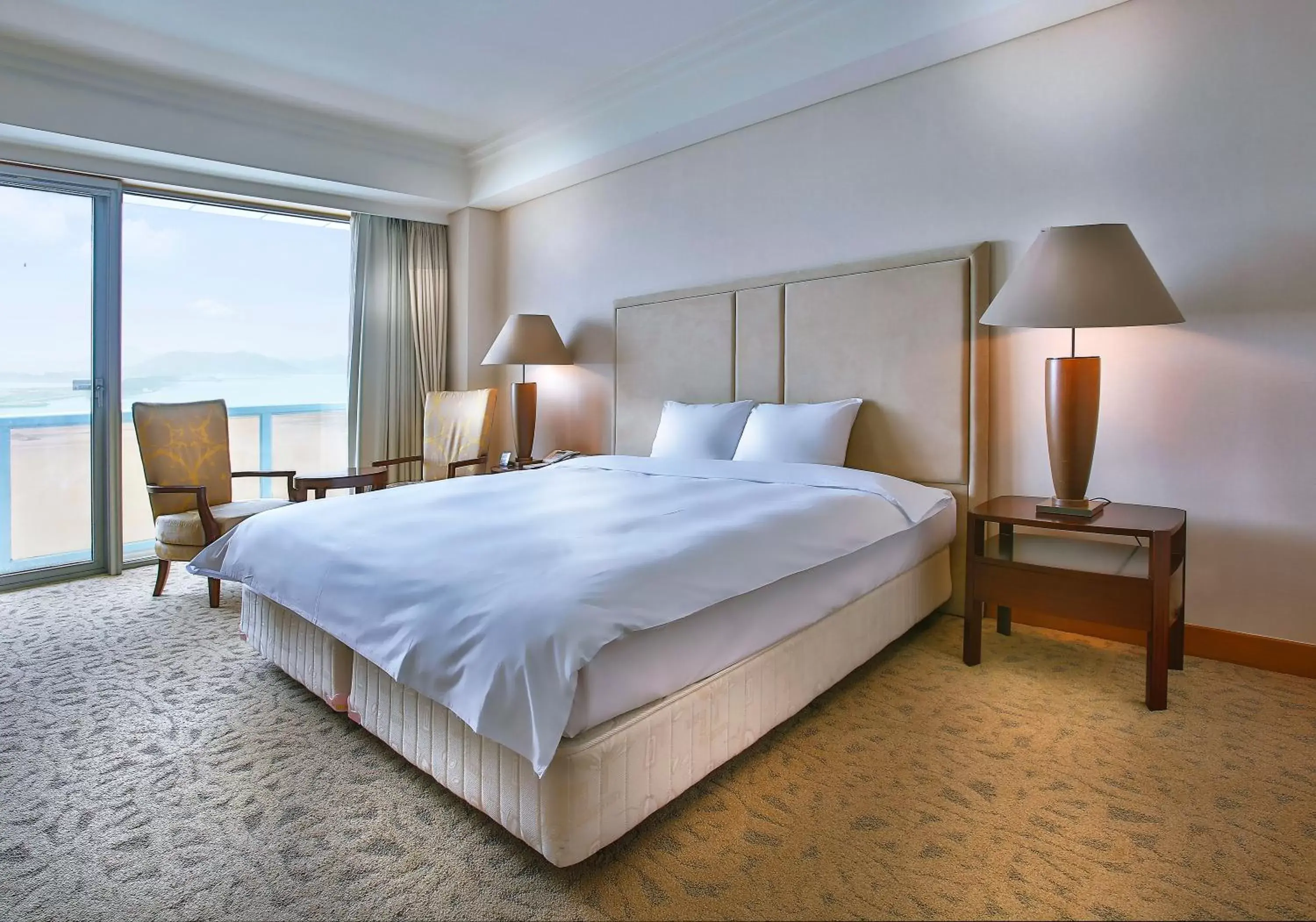 Bed in Hotel Hyundai by Lahan Mokpo