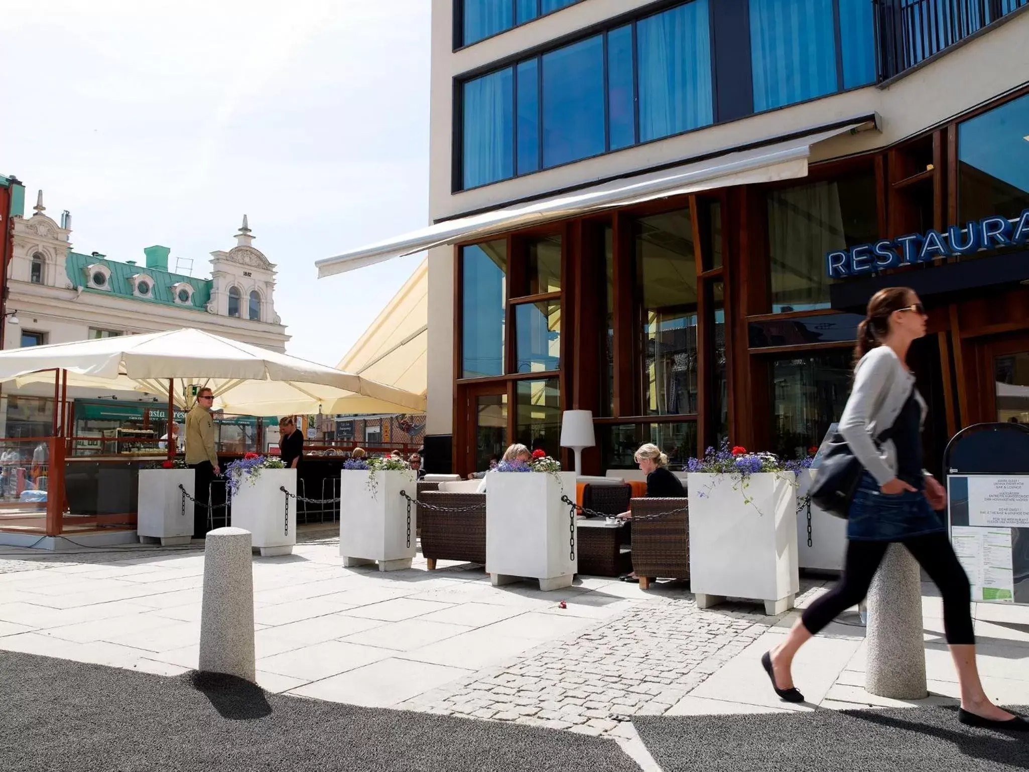 Facade/entrance in Avalon Hotel Facade/entrance in Avalon Hotel