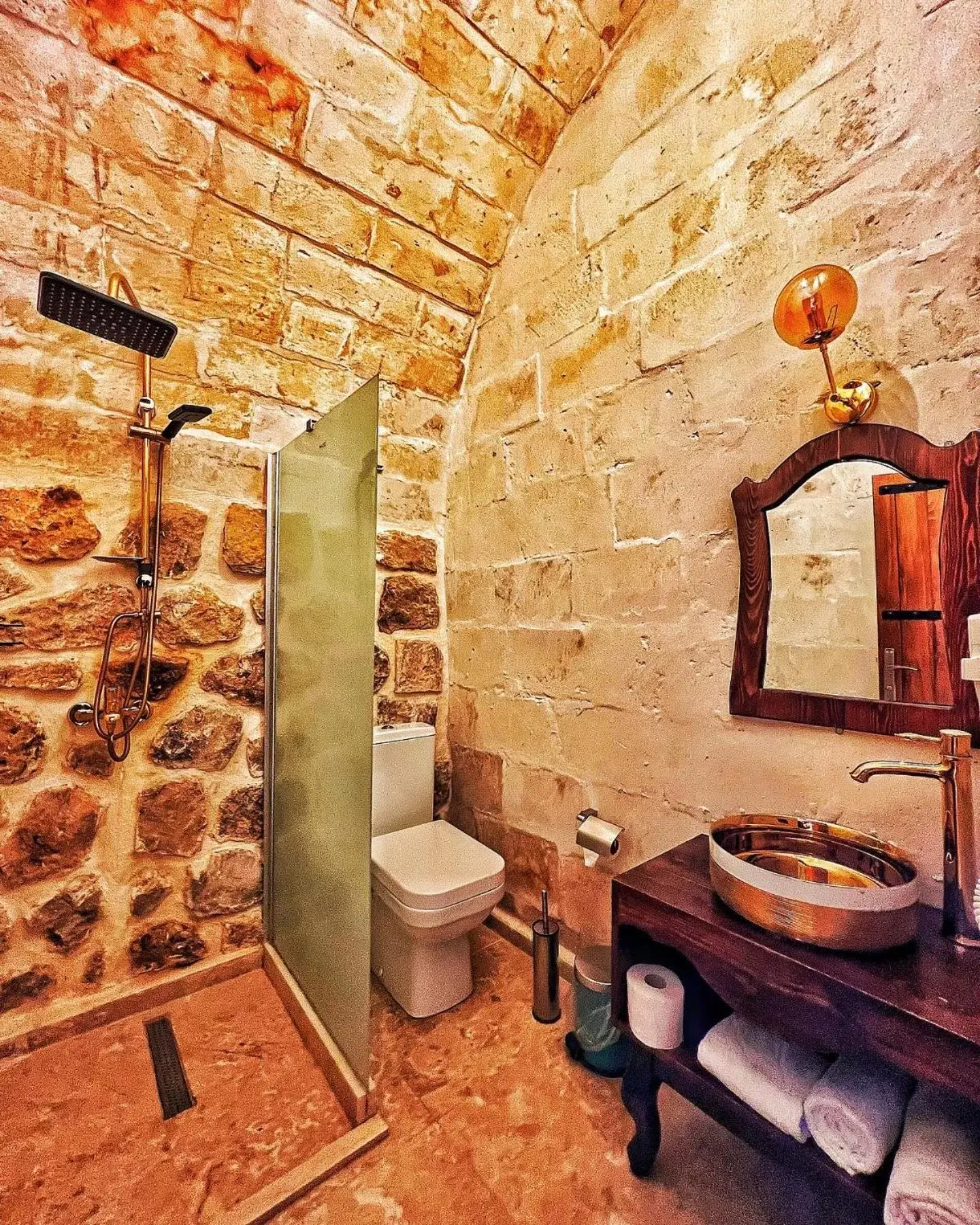 Shower, Bathroom in Fairouz Konak Otel