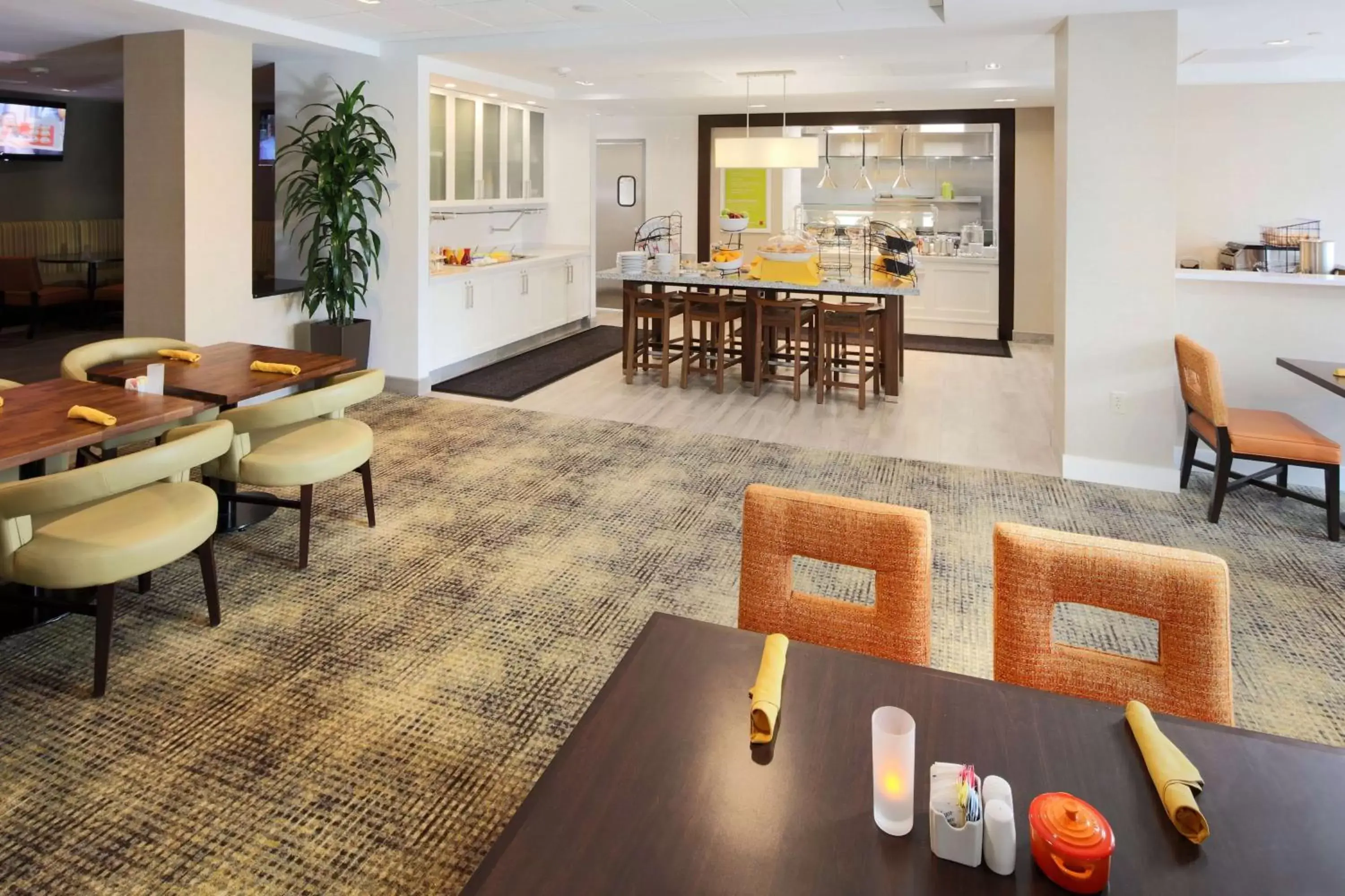 Dining area, Restaurant/Places to Eat in Hilton Garden Inn Reagan National Airport