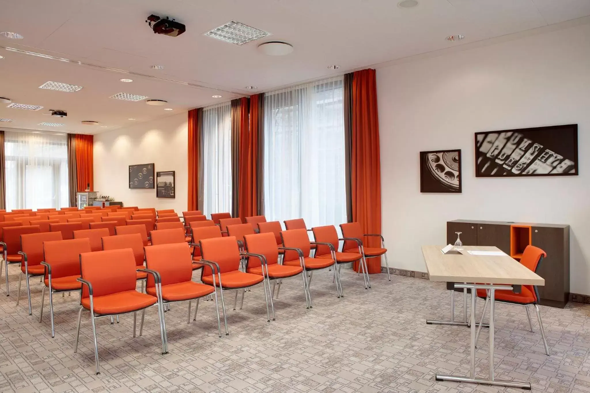 Meeting/conference room in Holiday Inn Berlin City East Side, an IHG Hotel