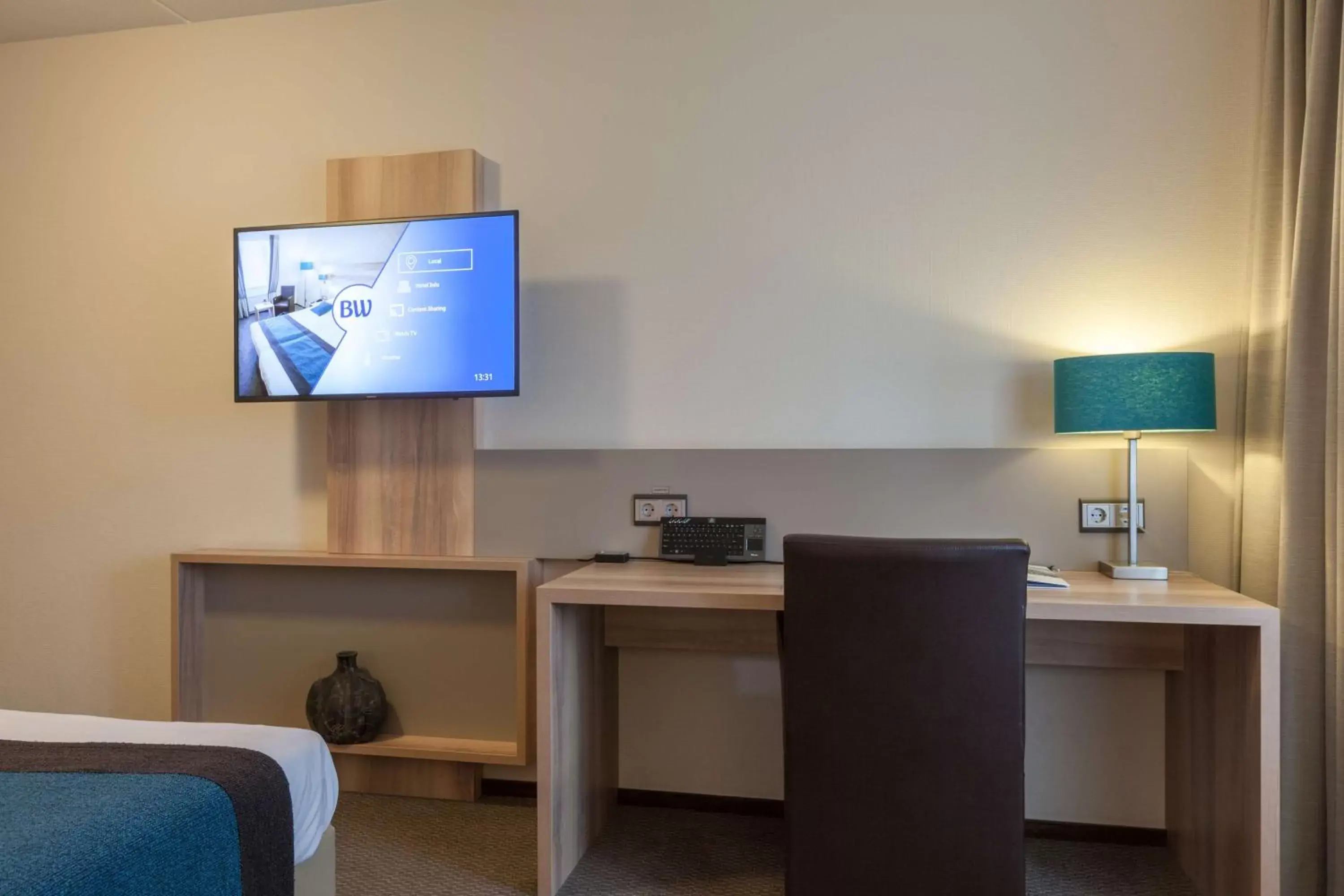 TV and multimedia, TV/Entertainment Center in Best Western Hotel Baars