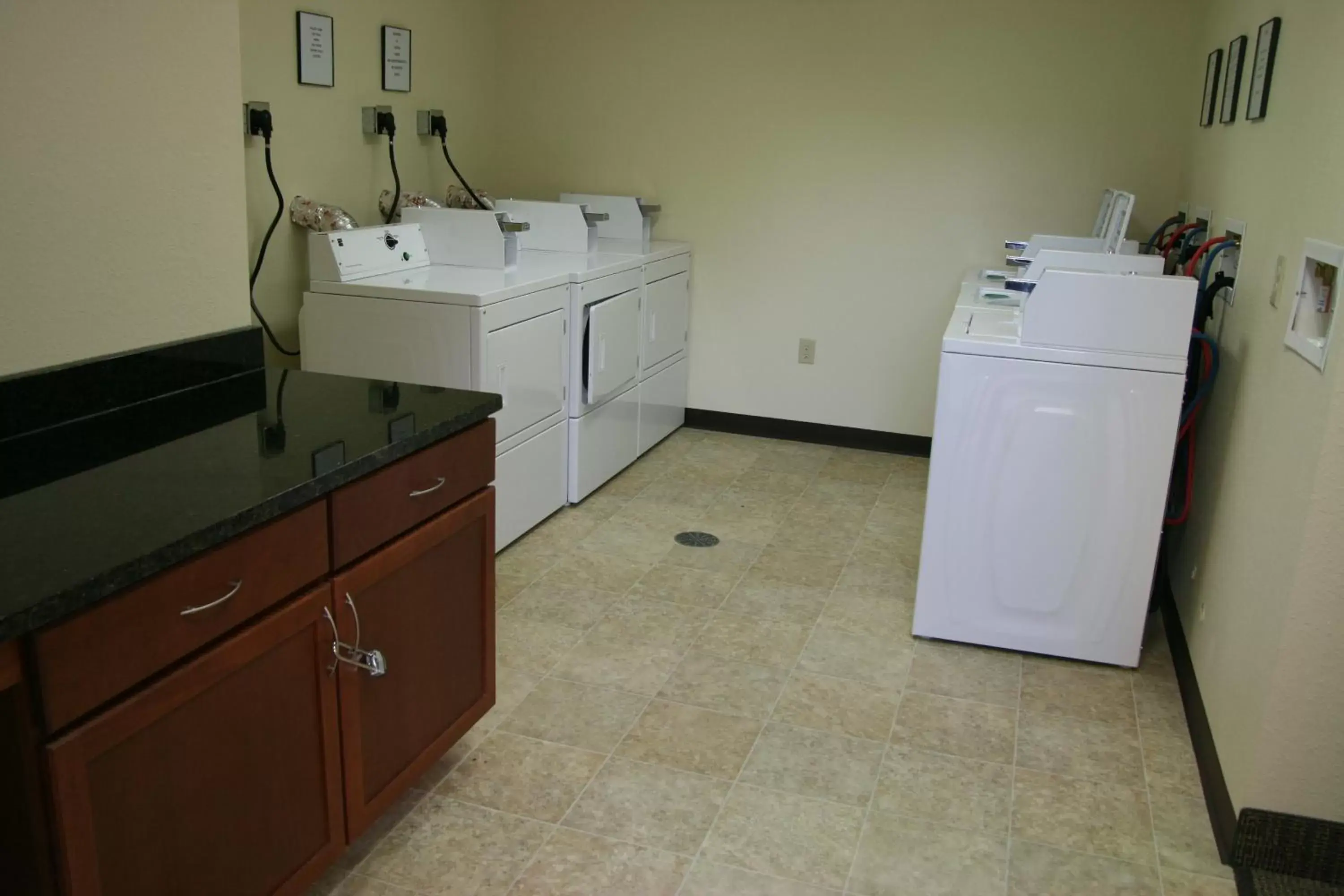 laundry, Kitchen/Kitchenette in Affordable Suites of America Stafford Quantico