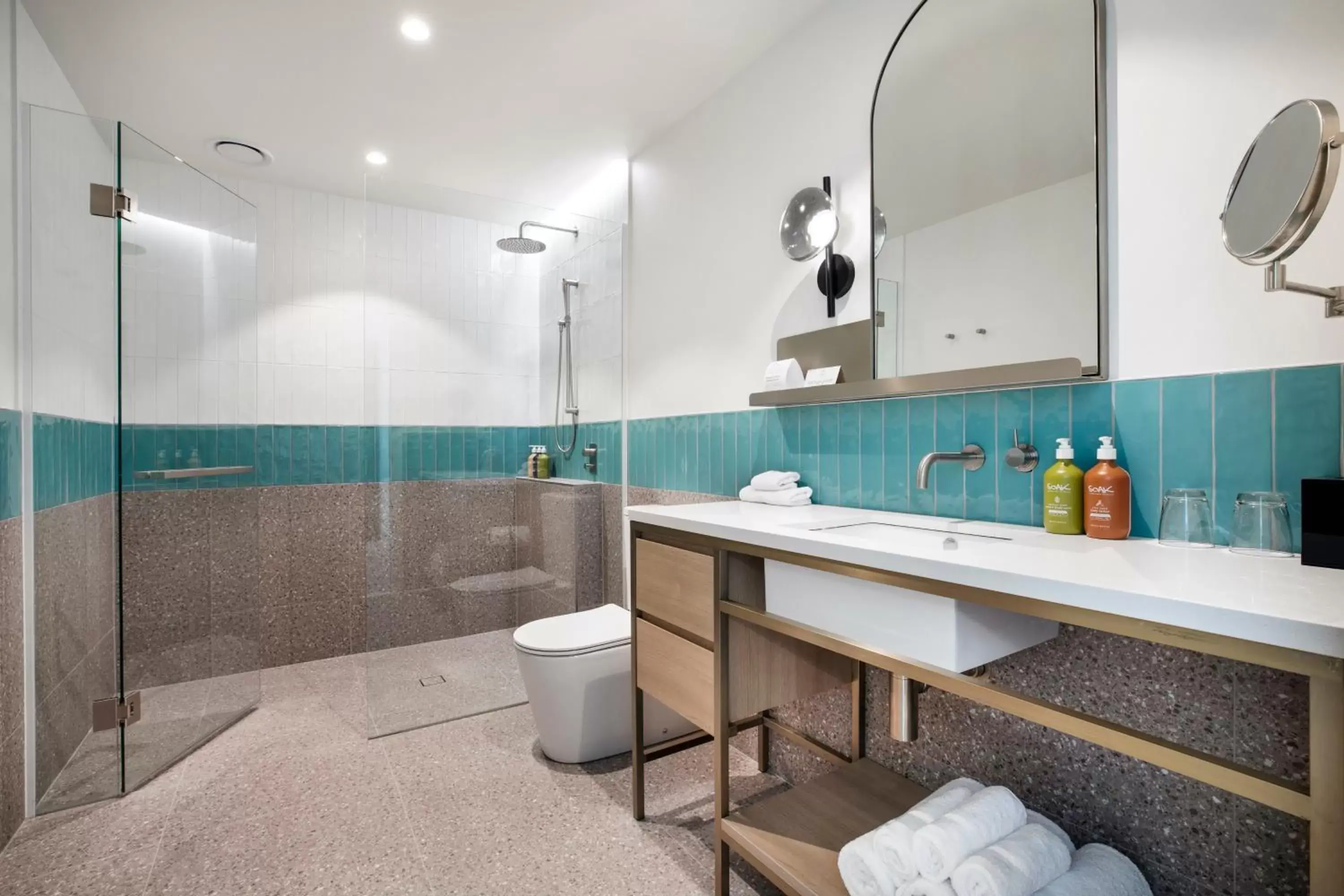 Photo of the whole room, Bathroom in Holiday Inn & Suites Geelong, an IHG Hotel
