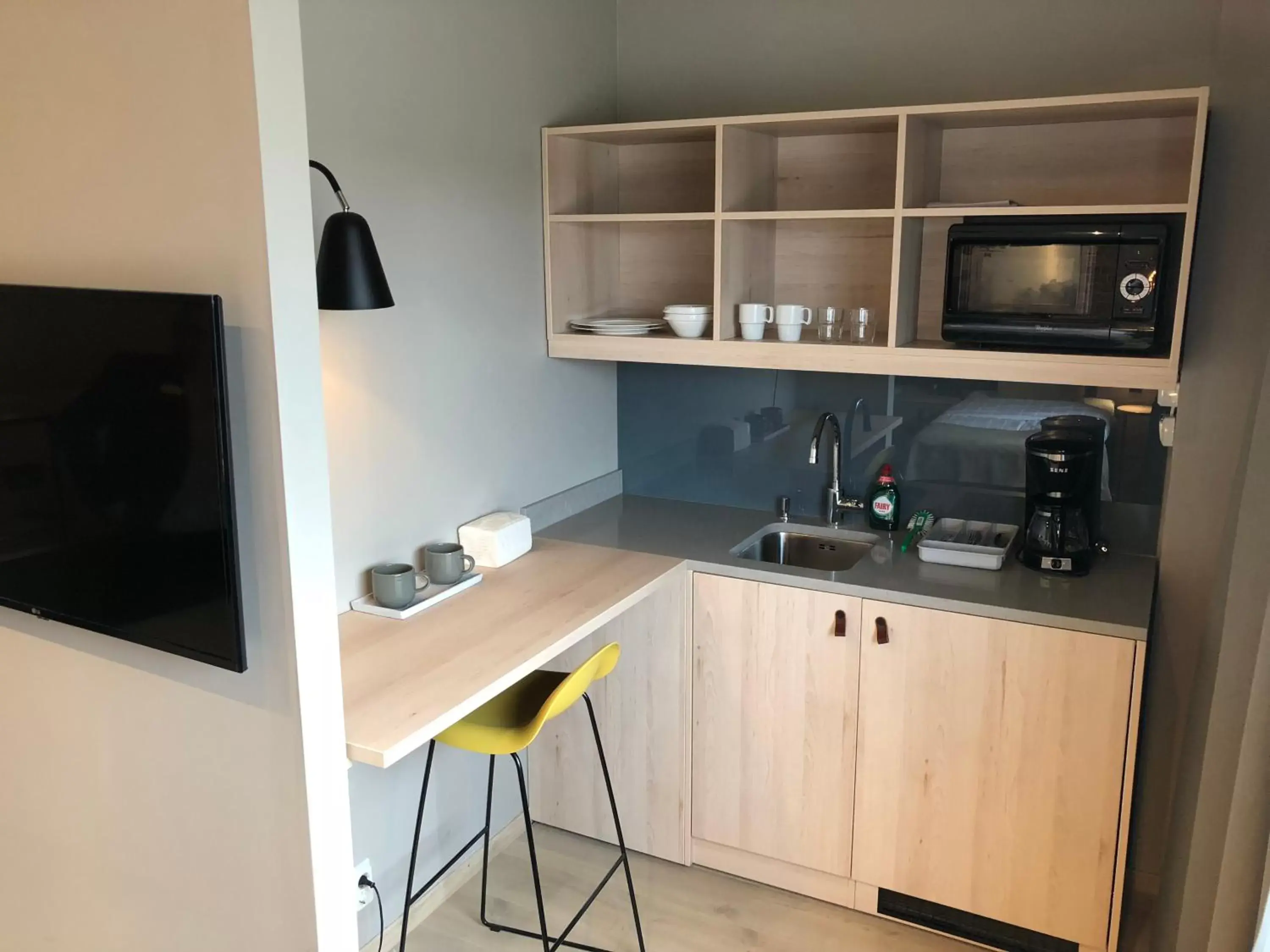 Kitchen or kitchenette, Kitchen/Kitchenette in Skyline Airport Hotel