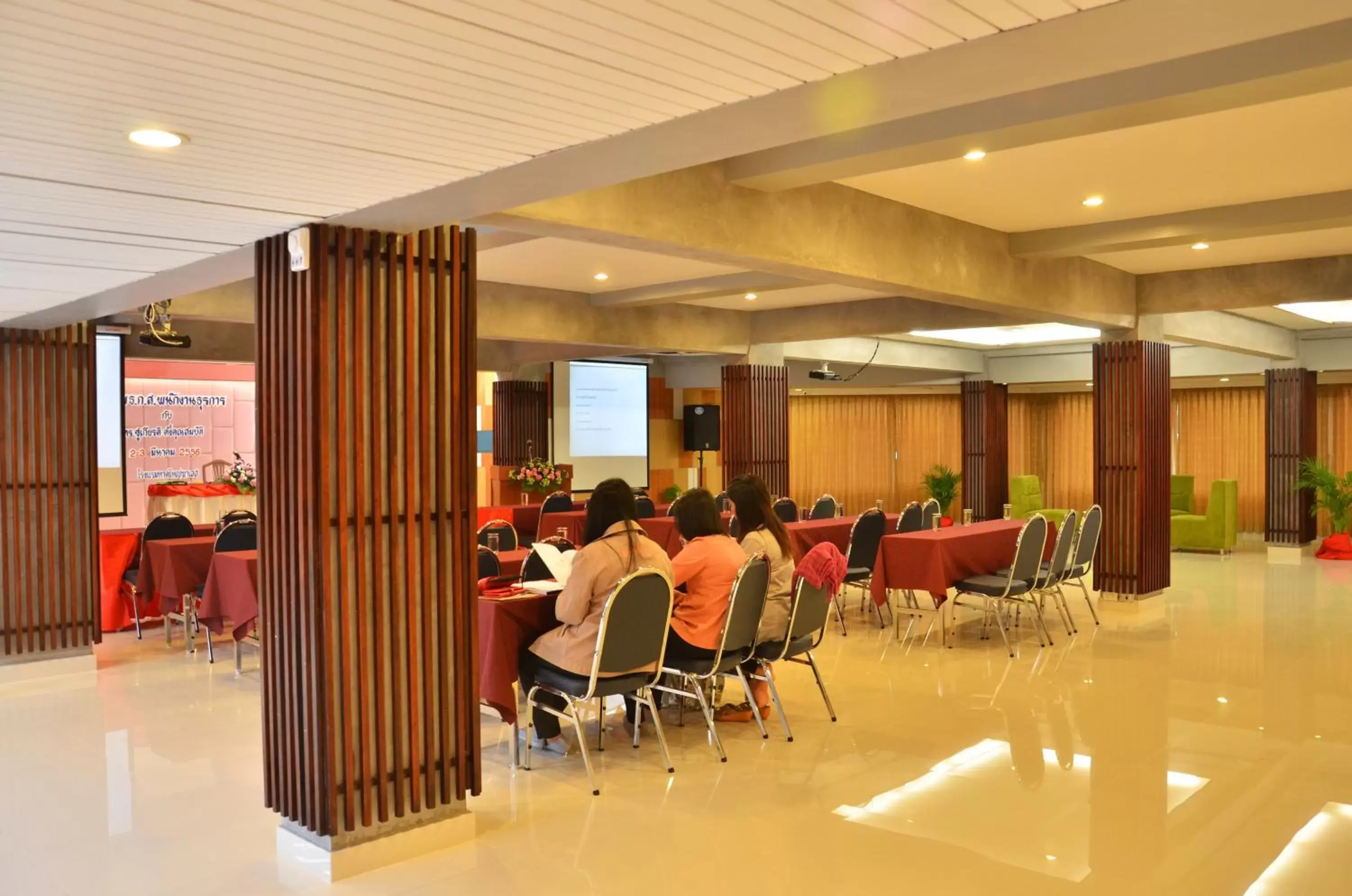 Meeting/conference room, Restaurant/Places to Eat in Friendlytel Hotel