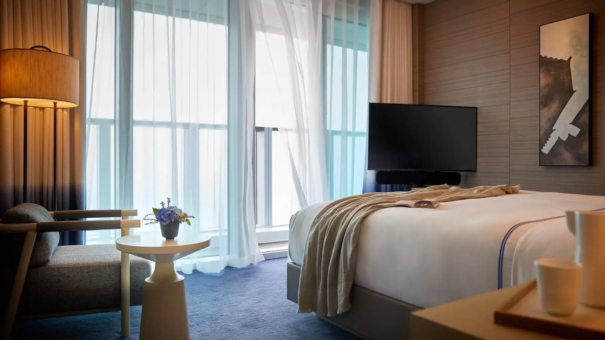 Bed, TV/Entertainment Center in Signiel Busan