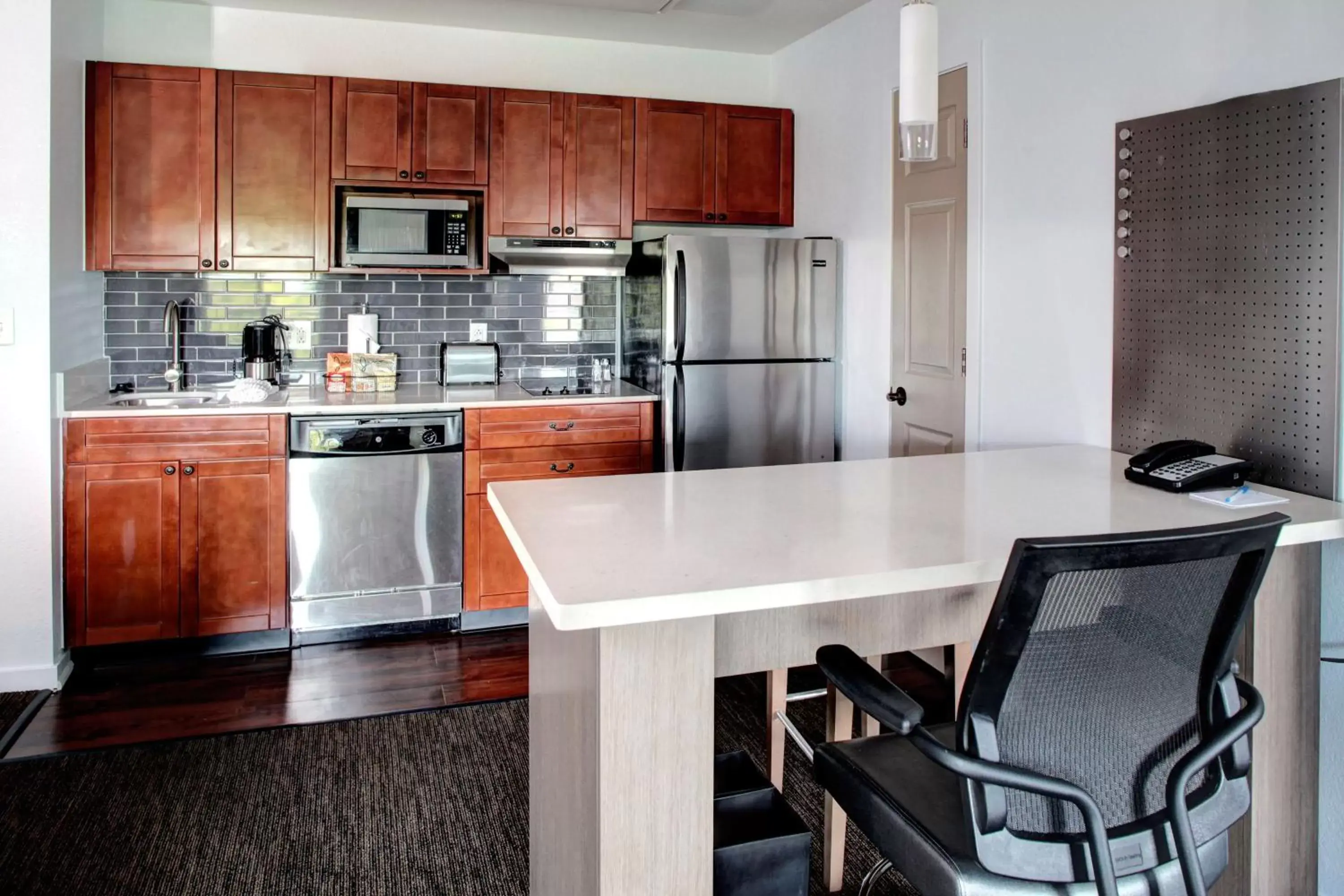 Bedroom, Kitchen/Kitchenette in Hyatt House Sterling/Dulles Airport North