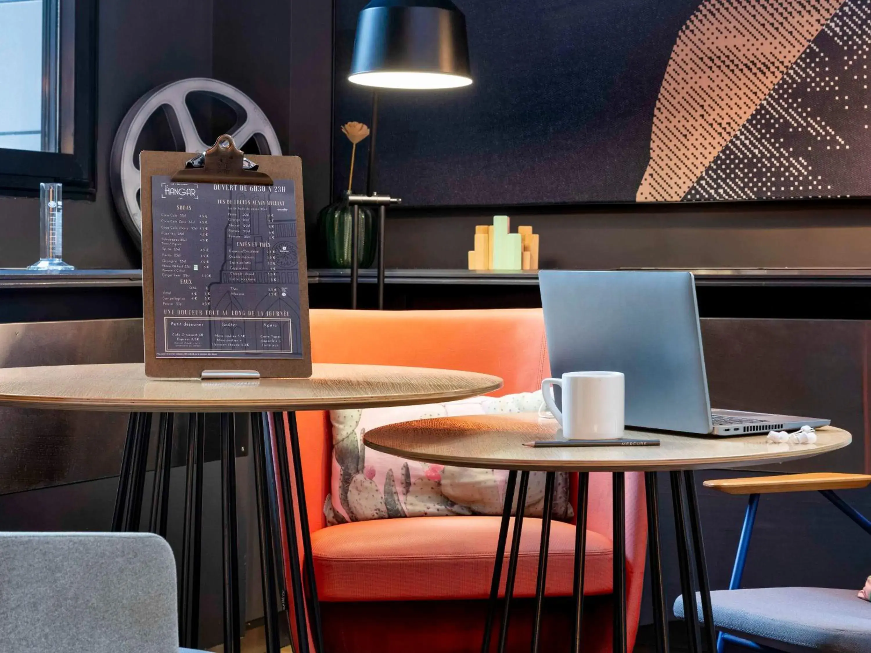 Lounge or bar, Restaurant/Places to Eat in Hôtel Mercure Lyon Centre Lumière