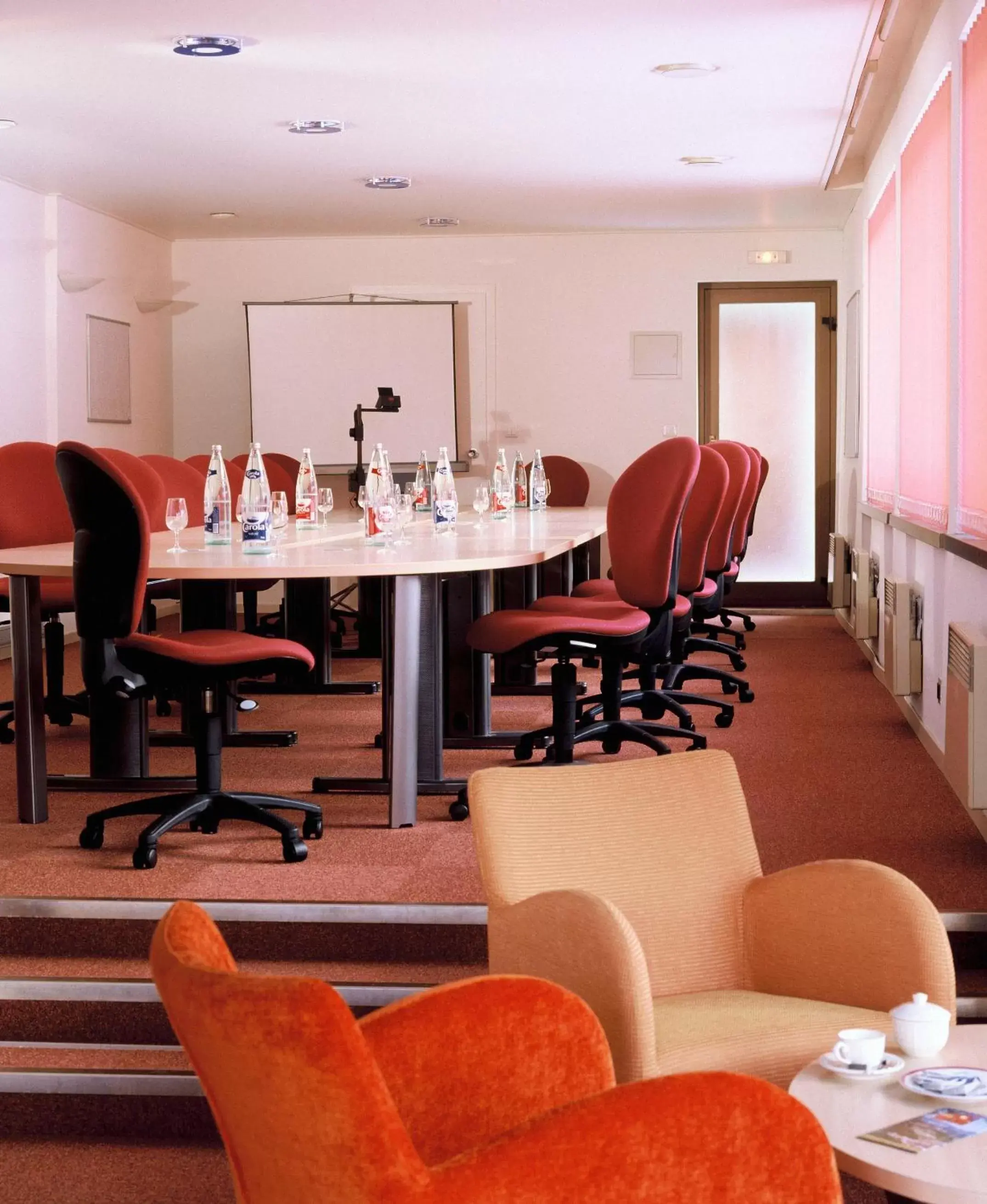 Seating area, Restaurant/Places to Eat in Logis Hostellerie Motel Au Bois Le Sire