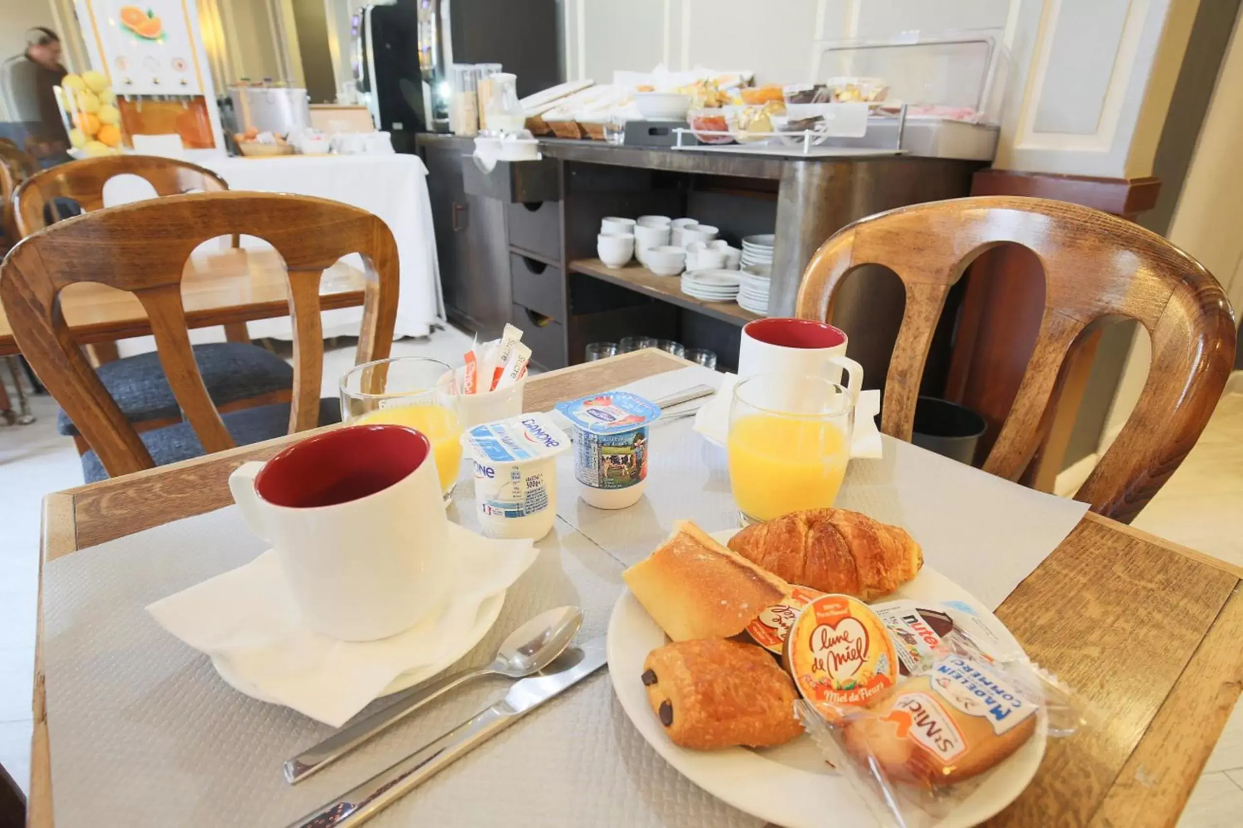 Breakfast in Grand Hôtel Des Gobelins Breakfast in Grand Hôtel Des Gobelins