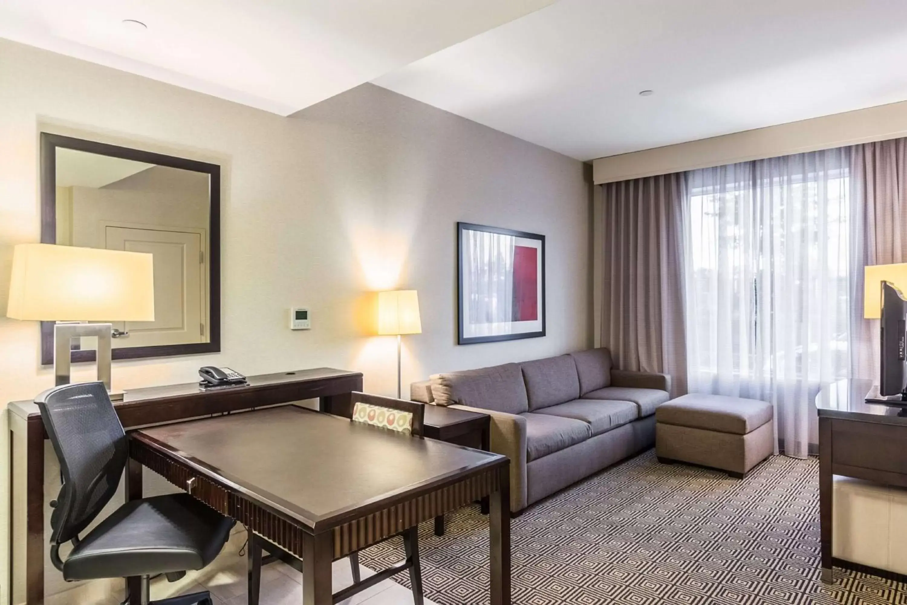 Bedroom, Seating Area in Embassy Suites by Hilton Newark Airport