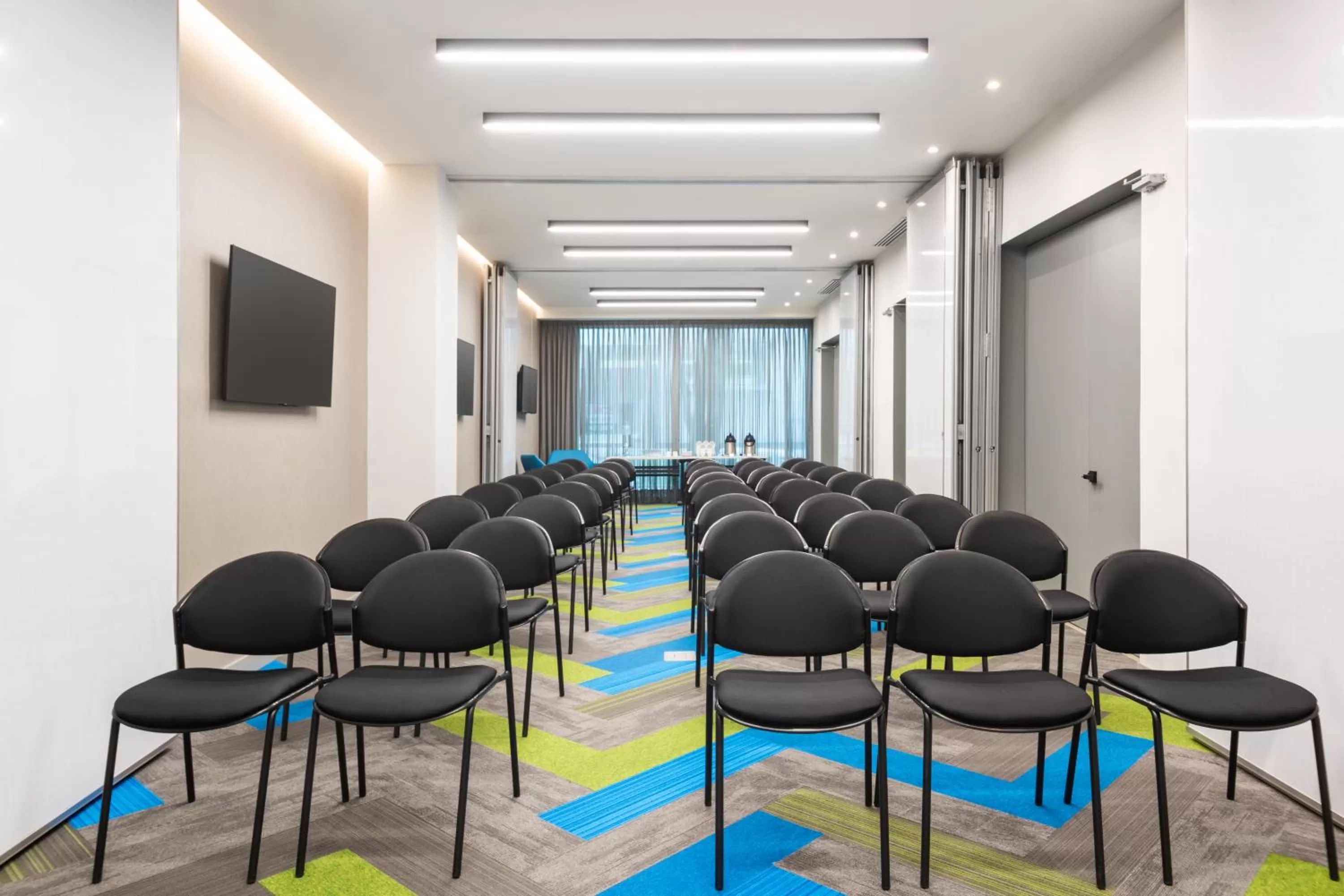 Meeting/conference room in Holiday Inn Express Bogotá - Parque La 93 by IHG