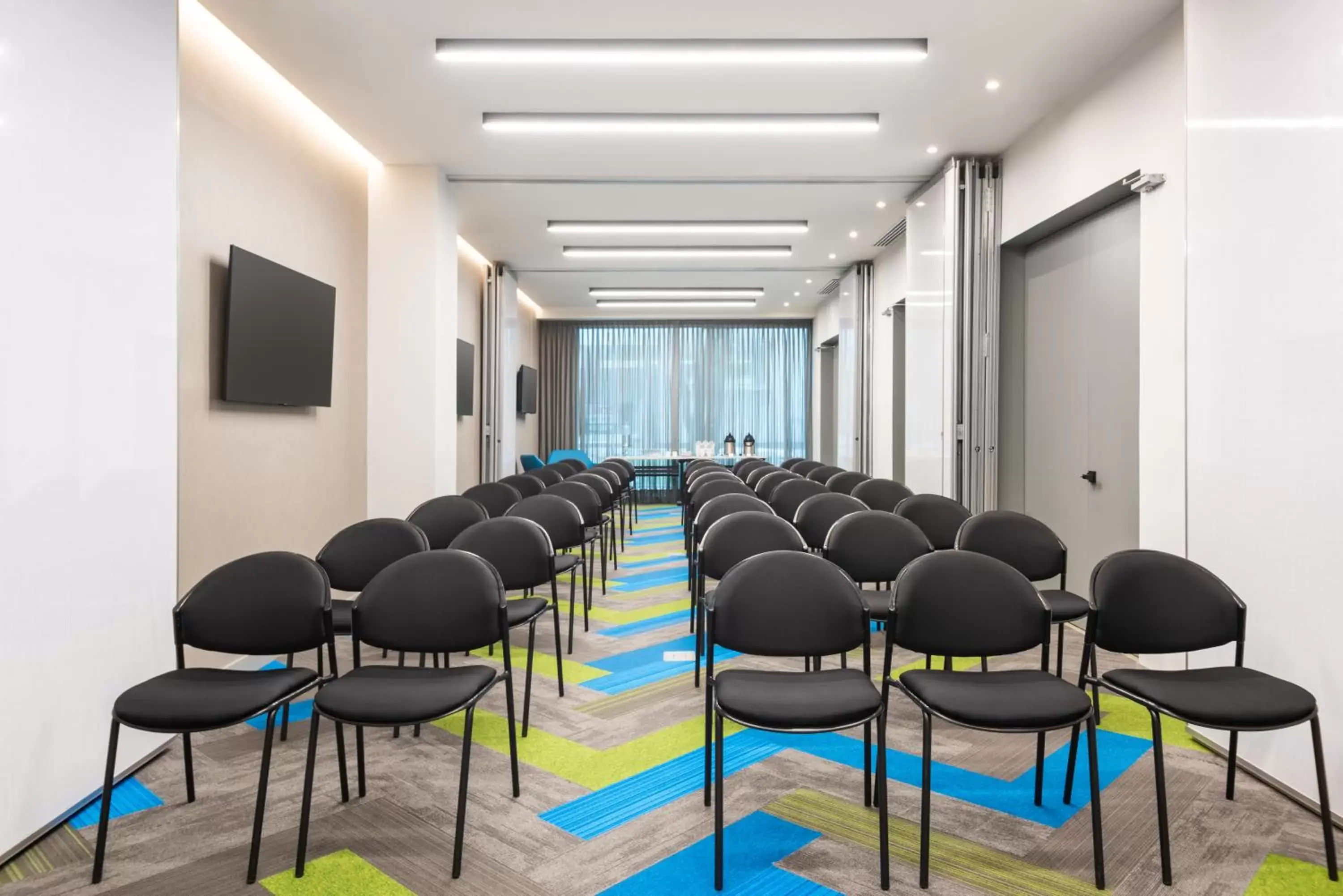 Meeting/conference room in Holiday Inn Express Bogotá - Parque La 93, an IHG Hotel