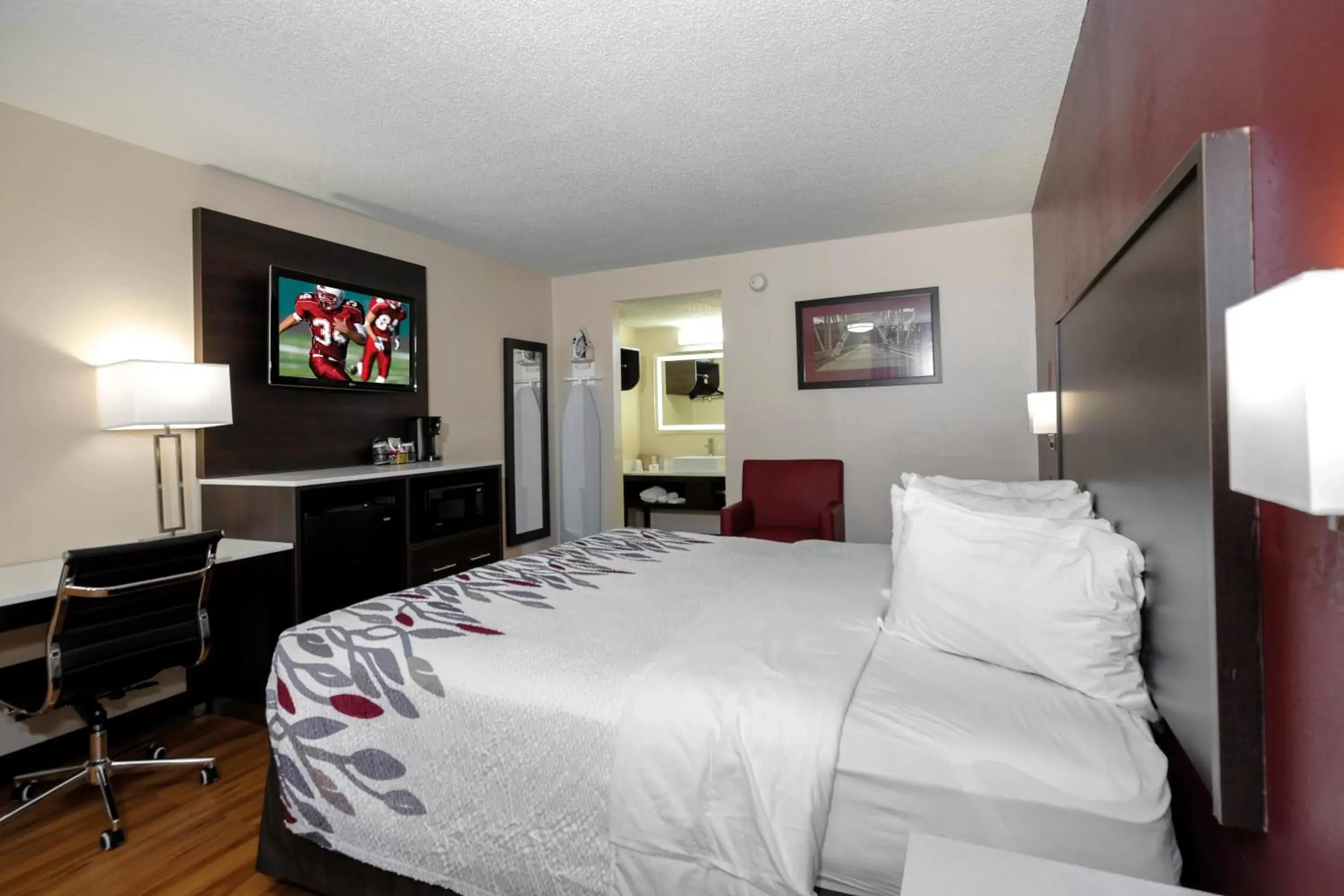 Photo of the whole room, Bed in Red Roof Inn Gadsden Photo of the whole room, Bed in Red Roof Inn Gadsden