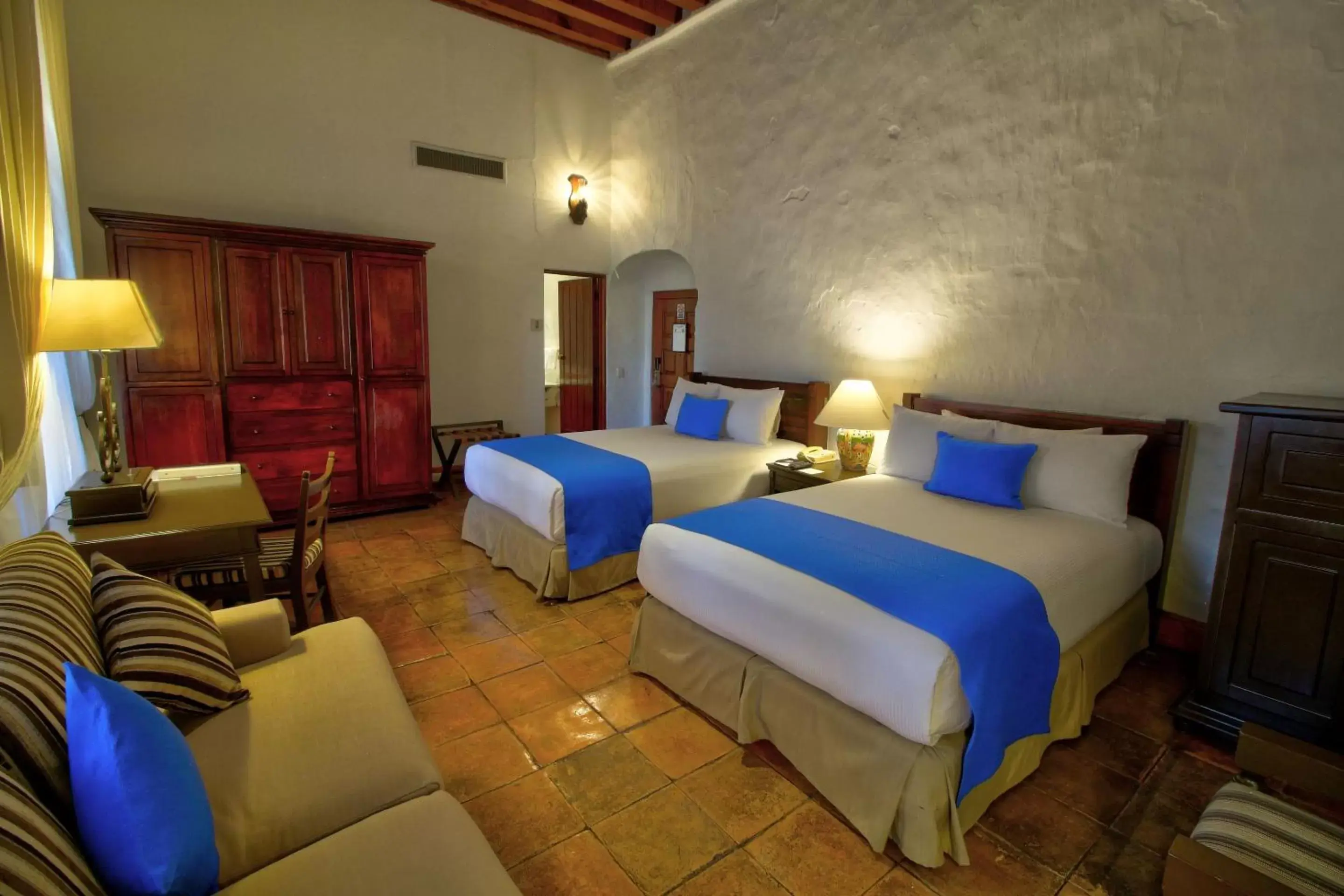 Photo of the whole room, Bed in Quinta Real Oaxaca