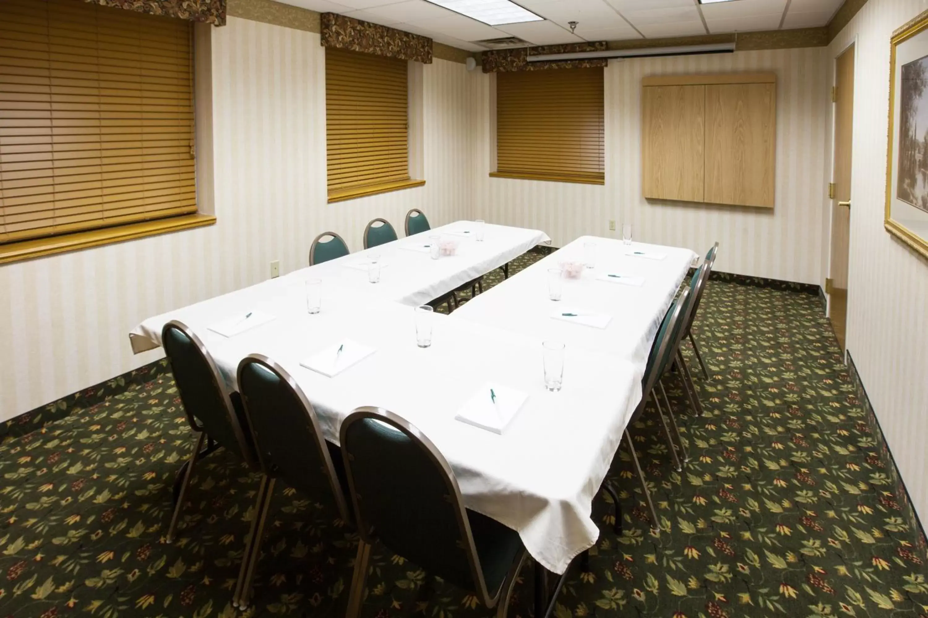 Business facilities, Business Area/Conference Room in Baymont by Wyndham Mishawaka South Bend Area