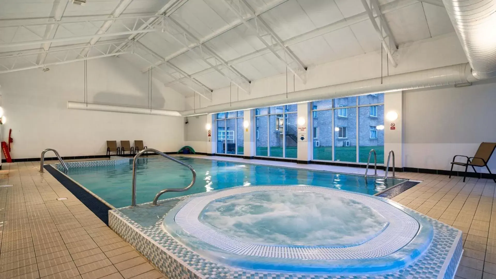 Swimming Pool in Leonardo Hotel Cheltenham - Formerly Jurys Inn