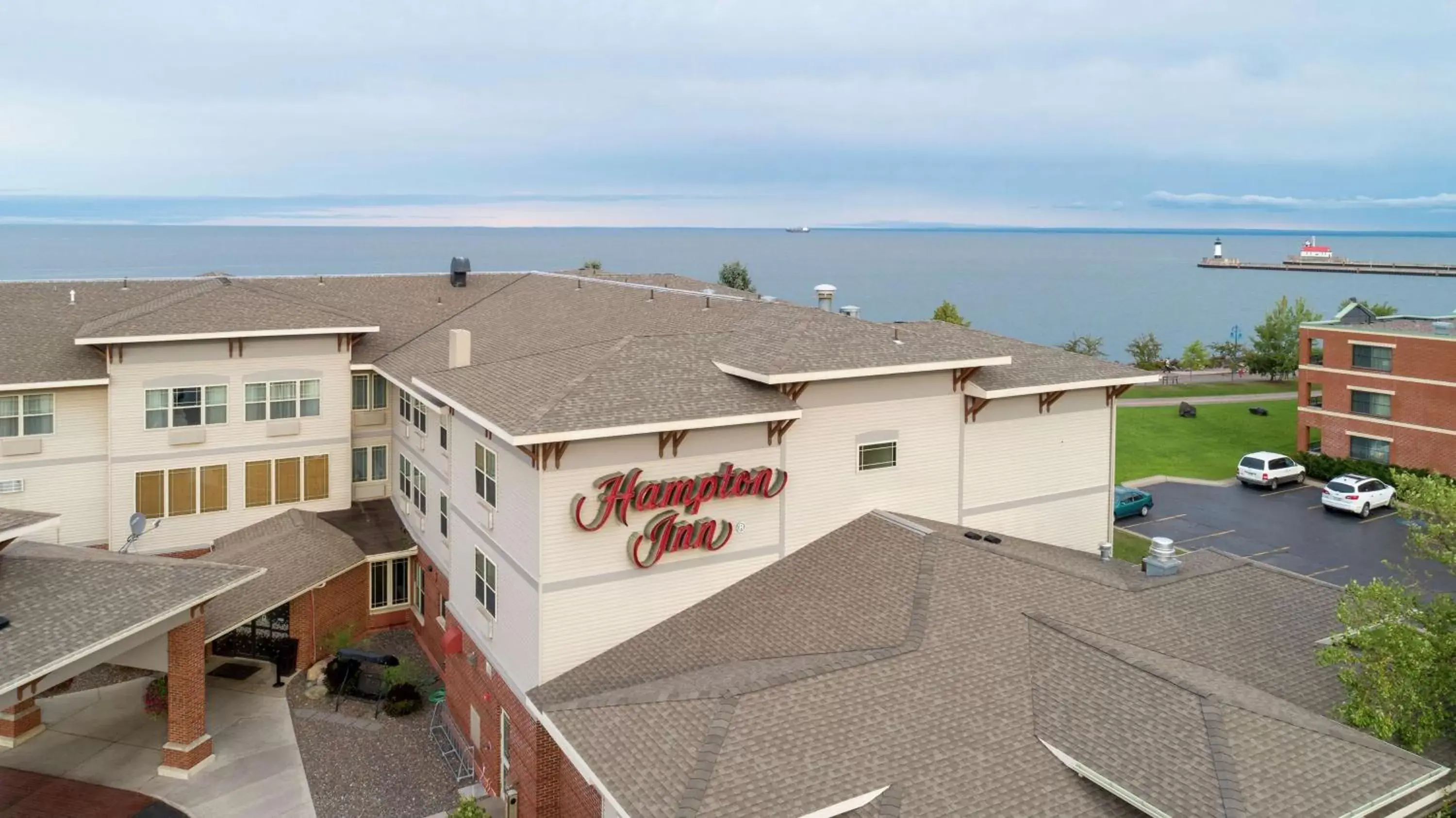 Property building, Sea View in Hampton Inn Duluth-Canal Park