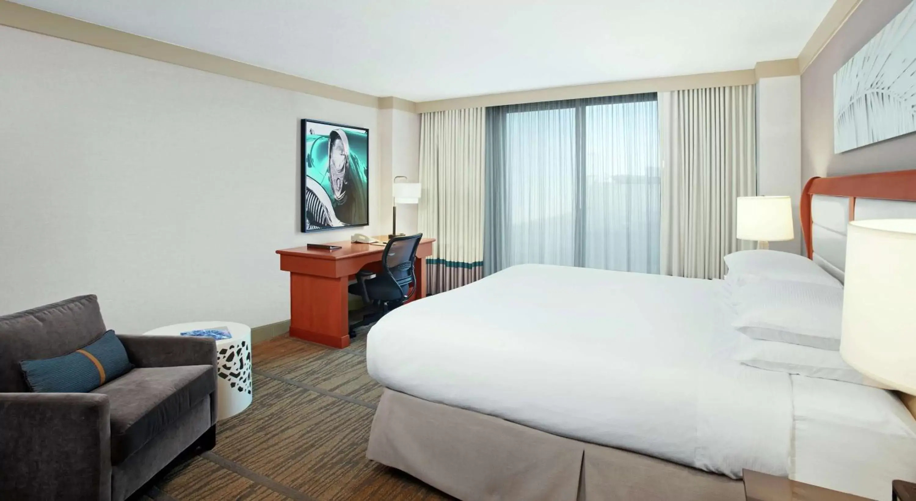 Bedroom in DoubleTree by Hilton Hotel Miami Airport & Convention Center