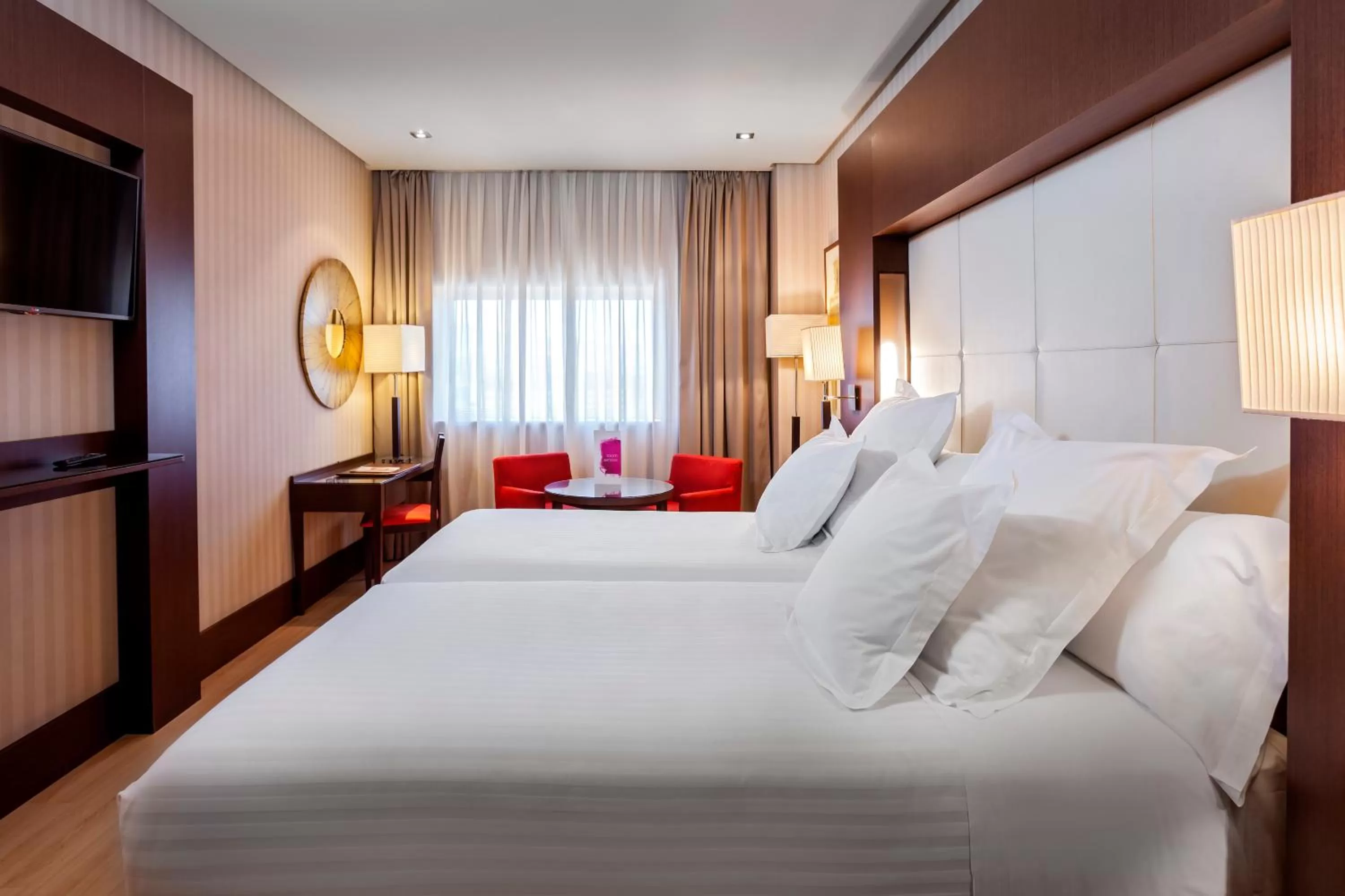 Photo of the whole room, Bed in Barceló Granada Congress