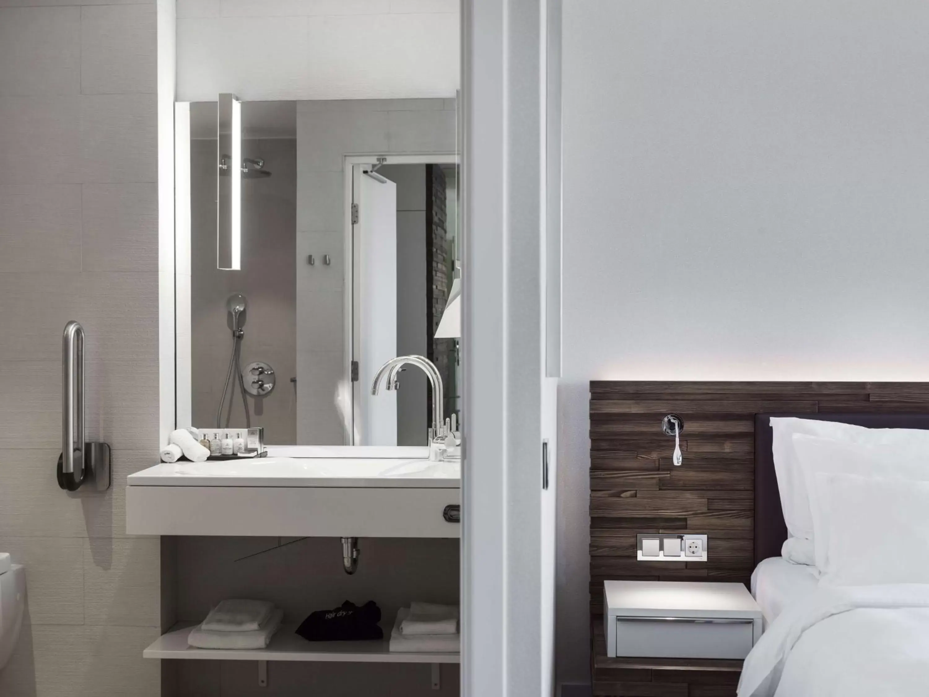 Bathroom, Bed in Radisson Collection Hotel, Old Mill Belgrade Bathroom, Bed in Radisson Collection Hotel, Old Mill Belgrade