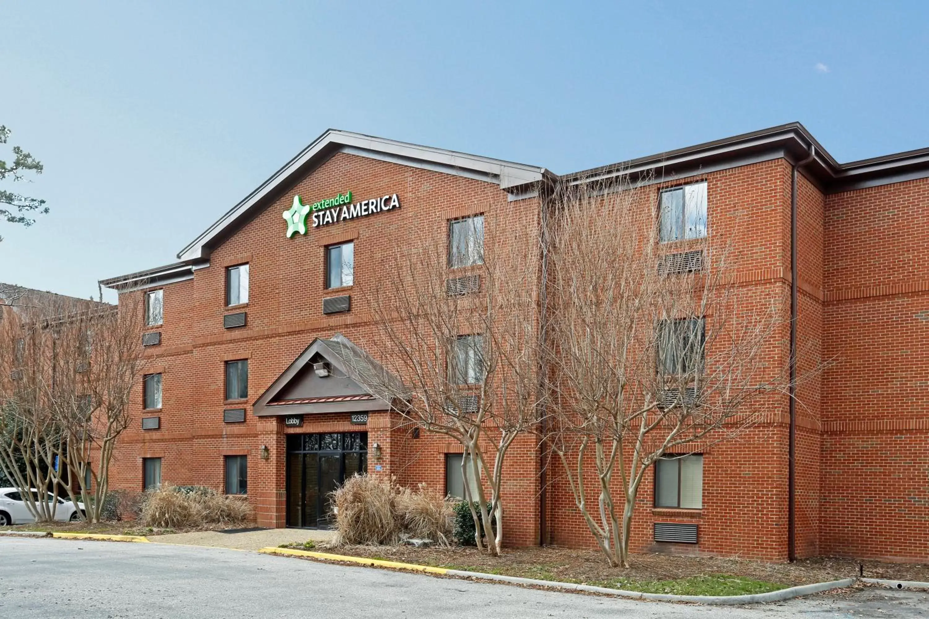 Property building in Extended Stay America Suites - Newport News - I-64 - Jefferson Avenue