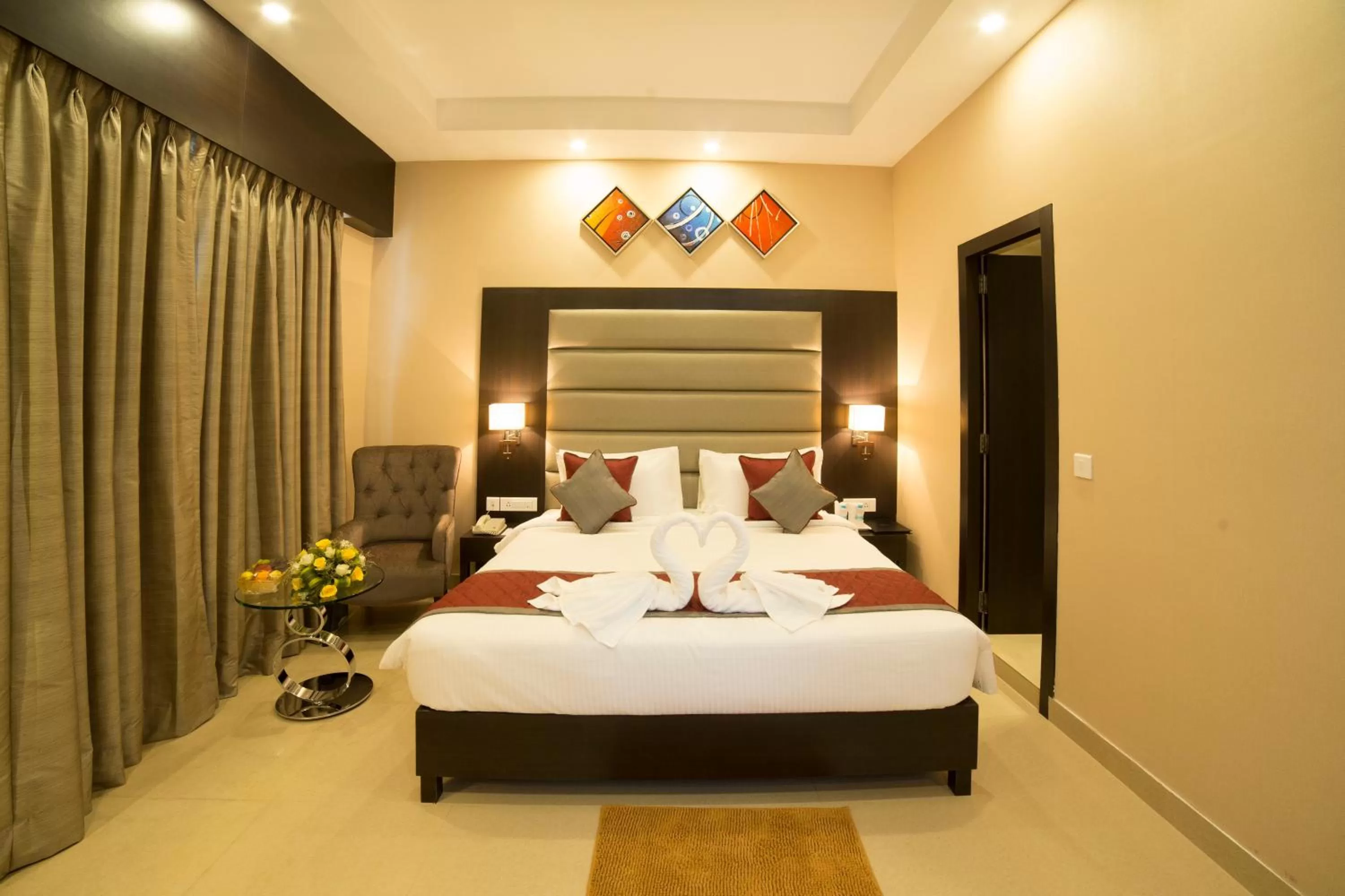 Bedroom, Bed in Golden Tulip Saltlake Kolkata